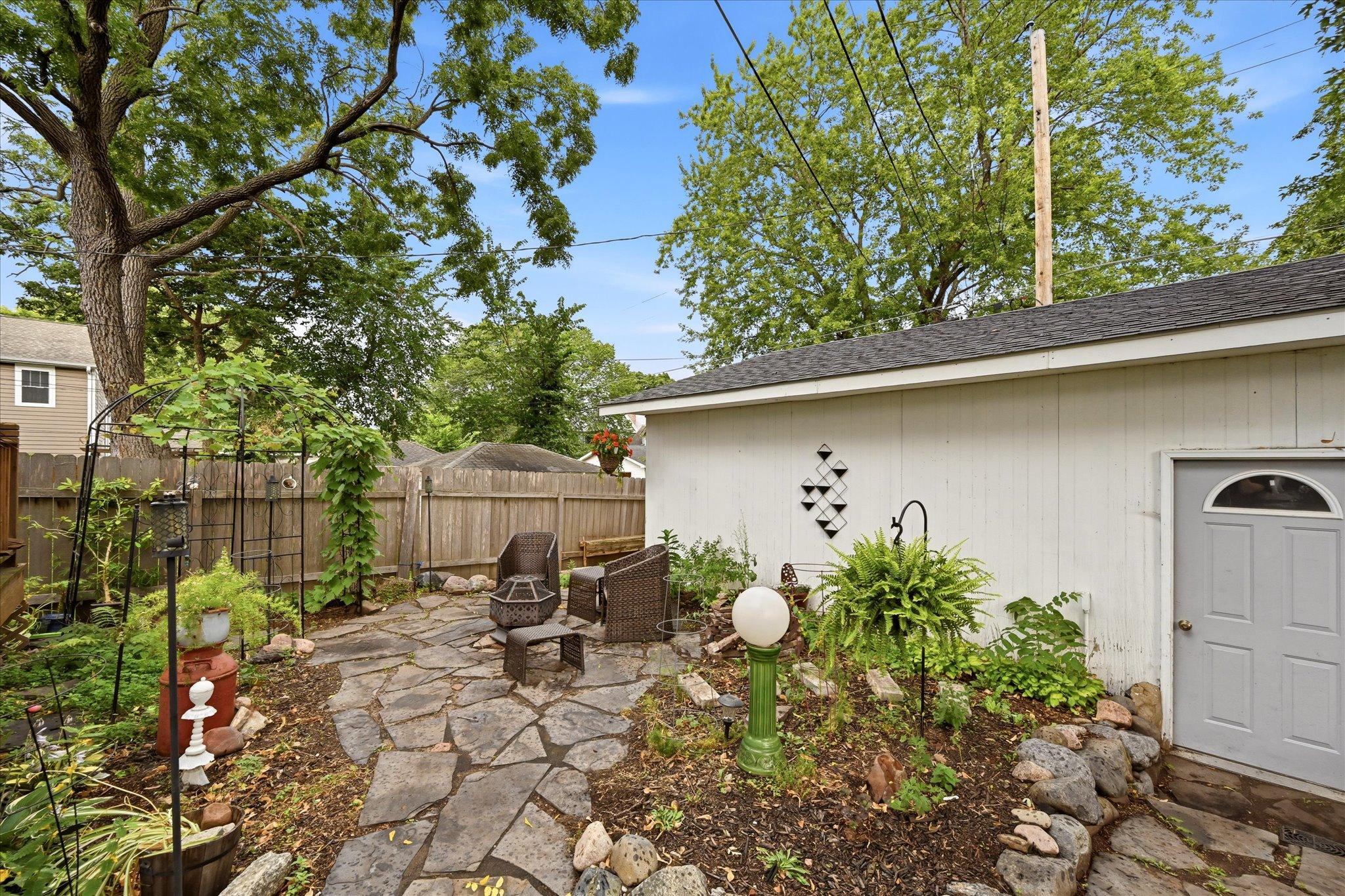 923 Iglehart Avenue Property Photo 36