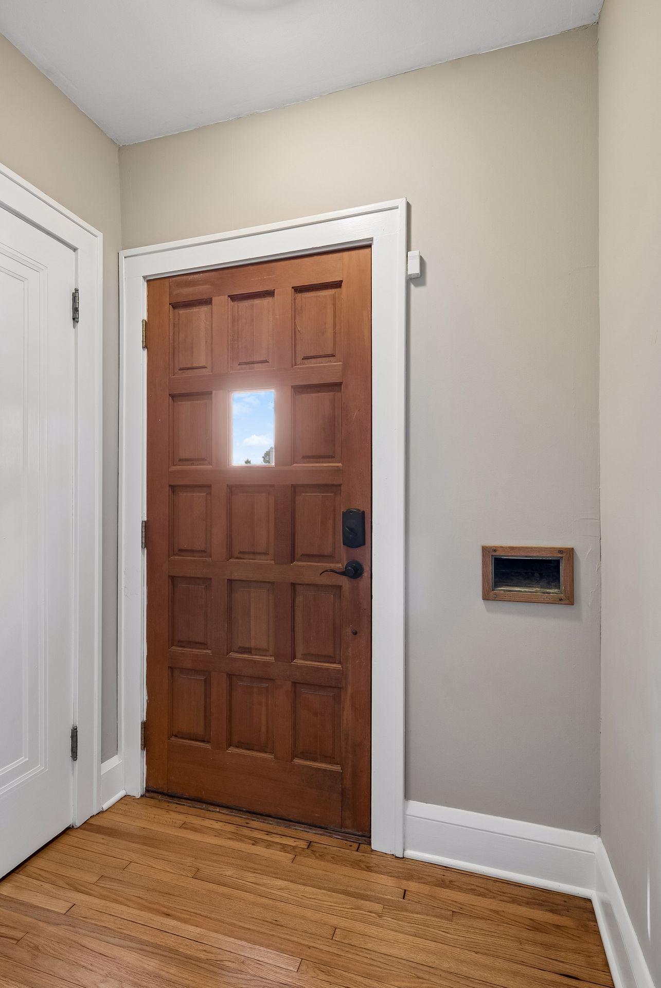 2312 W 54th Street Property Photo 4