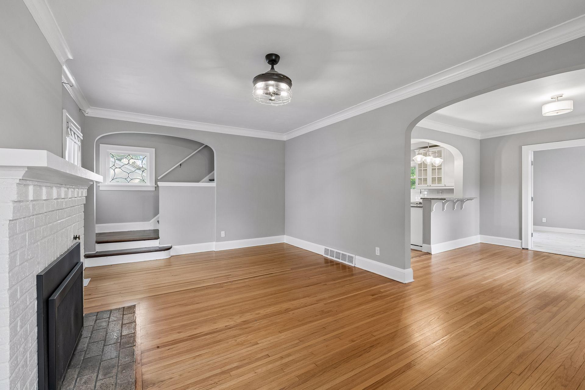 2312 W 54th Street Property Photo 6
