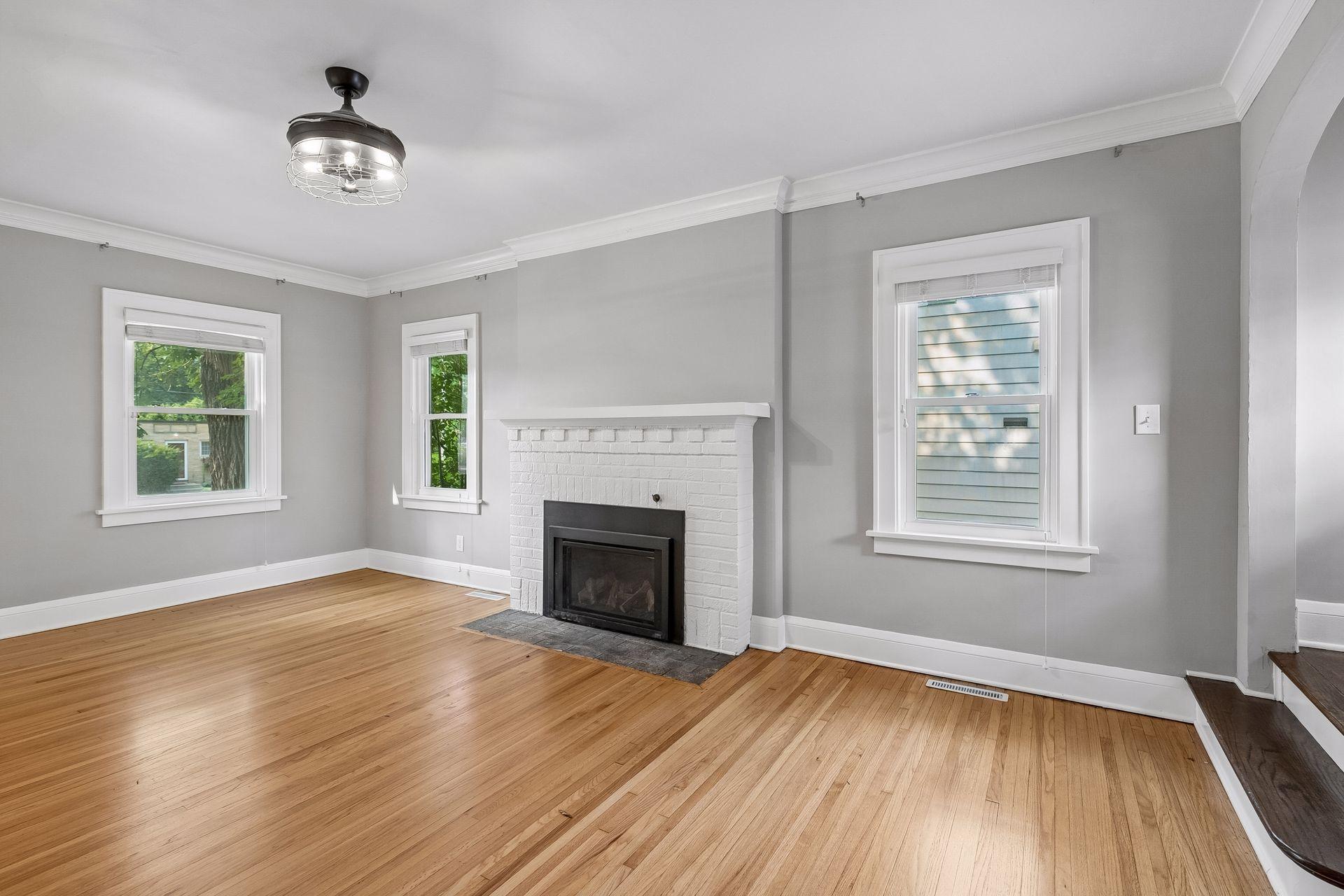 2312 W 54th Street Property Photo 7