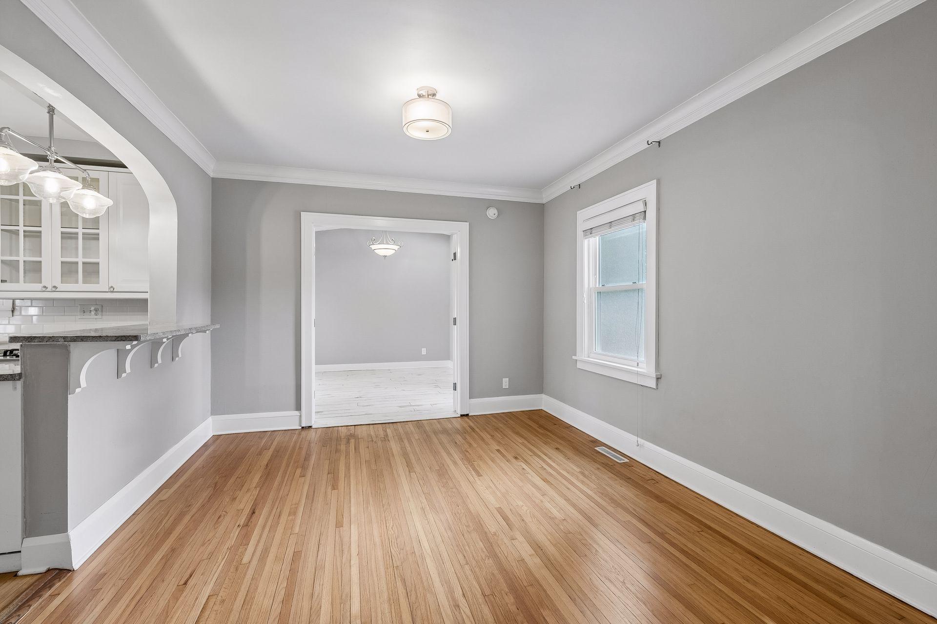 2312 W 54th Street Property Photo 9