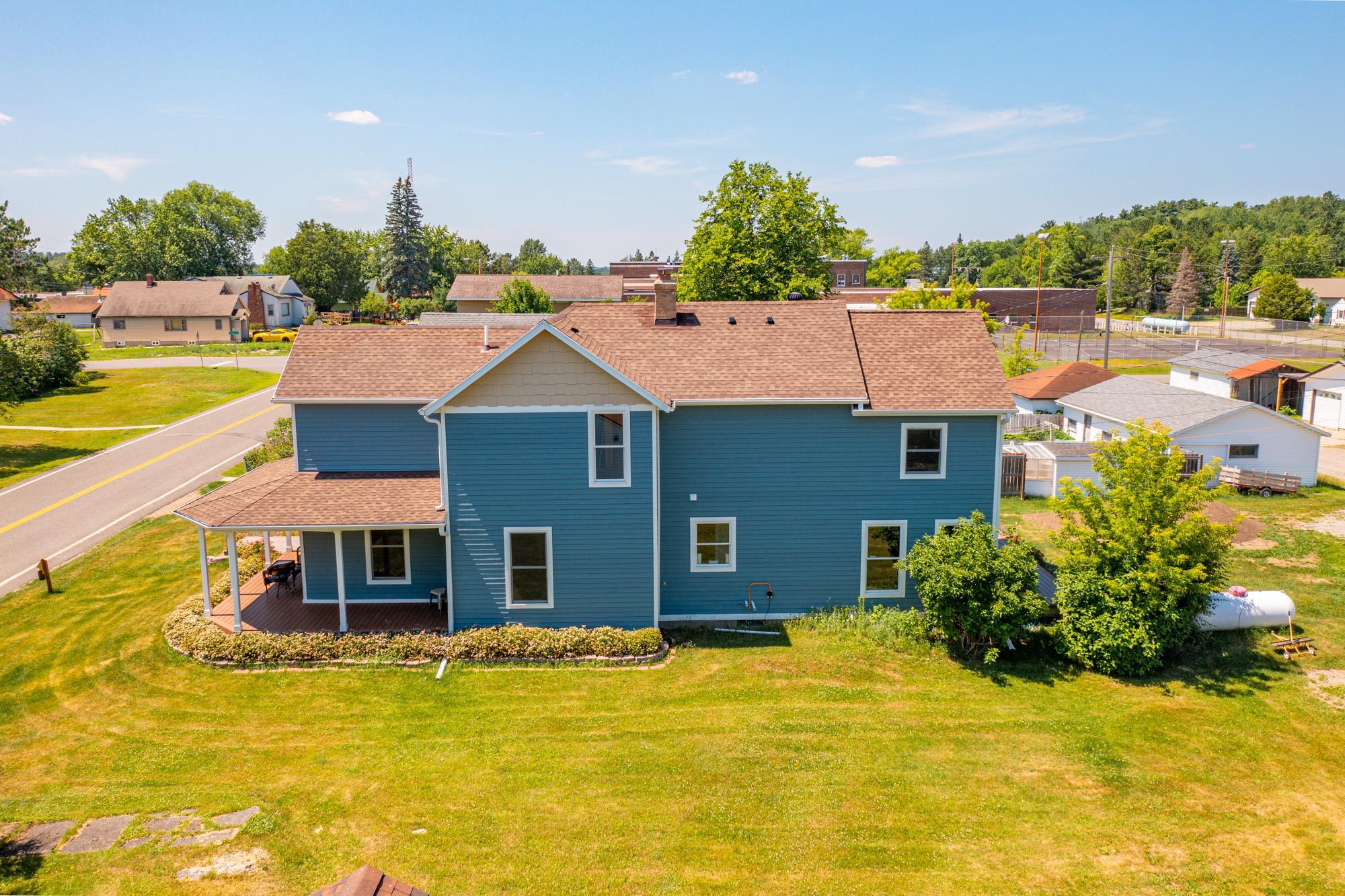 309 2nd Street N Property Photo 6