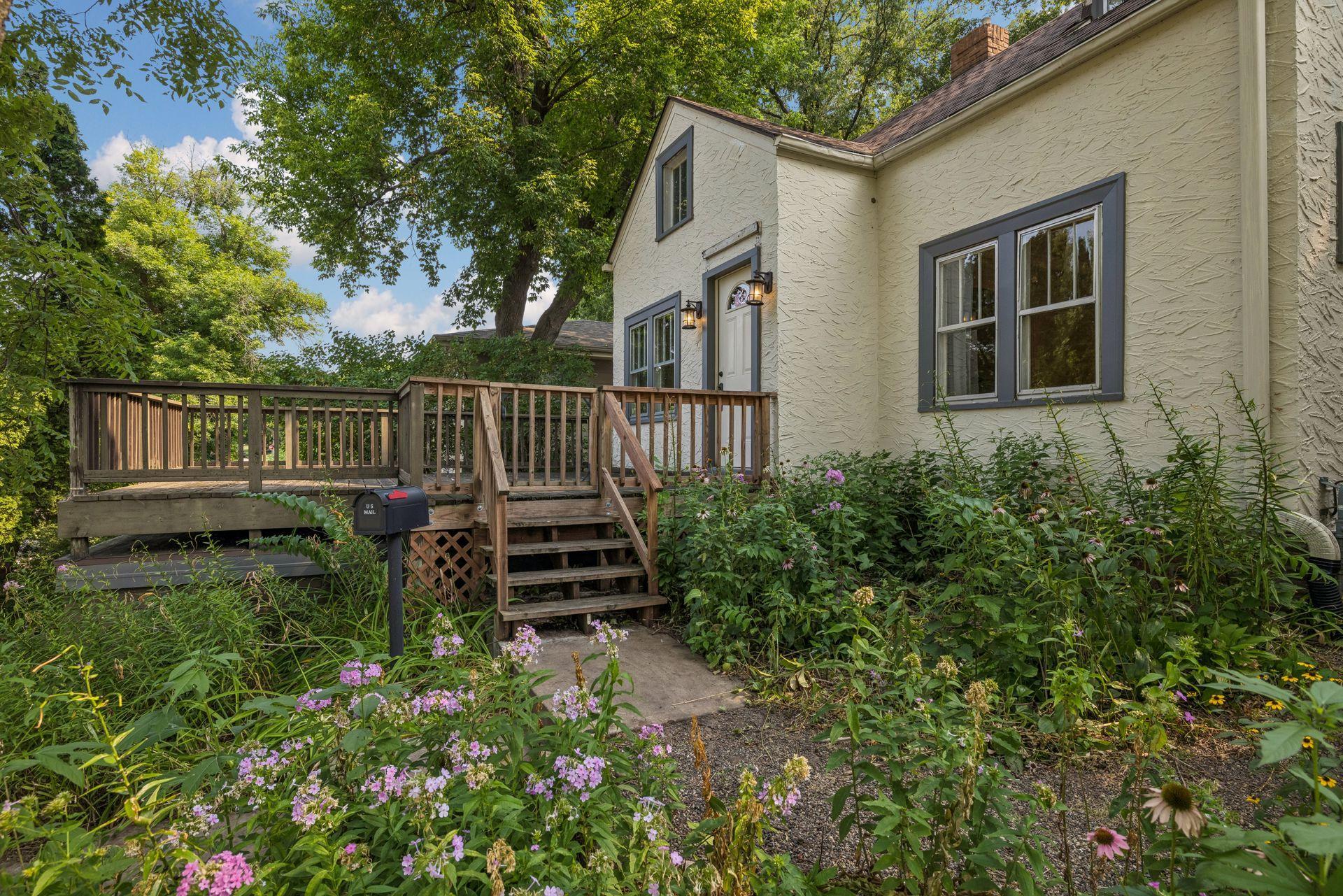 2720 Mcnair Drive N Property Photo 1