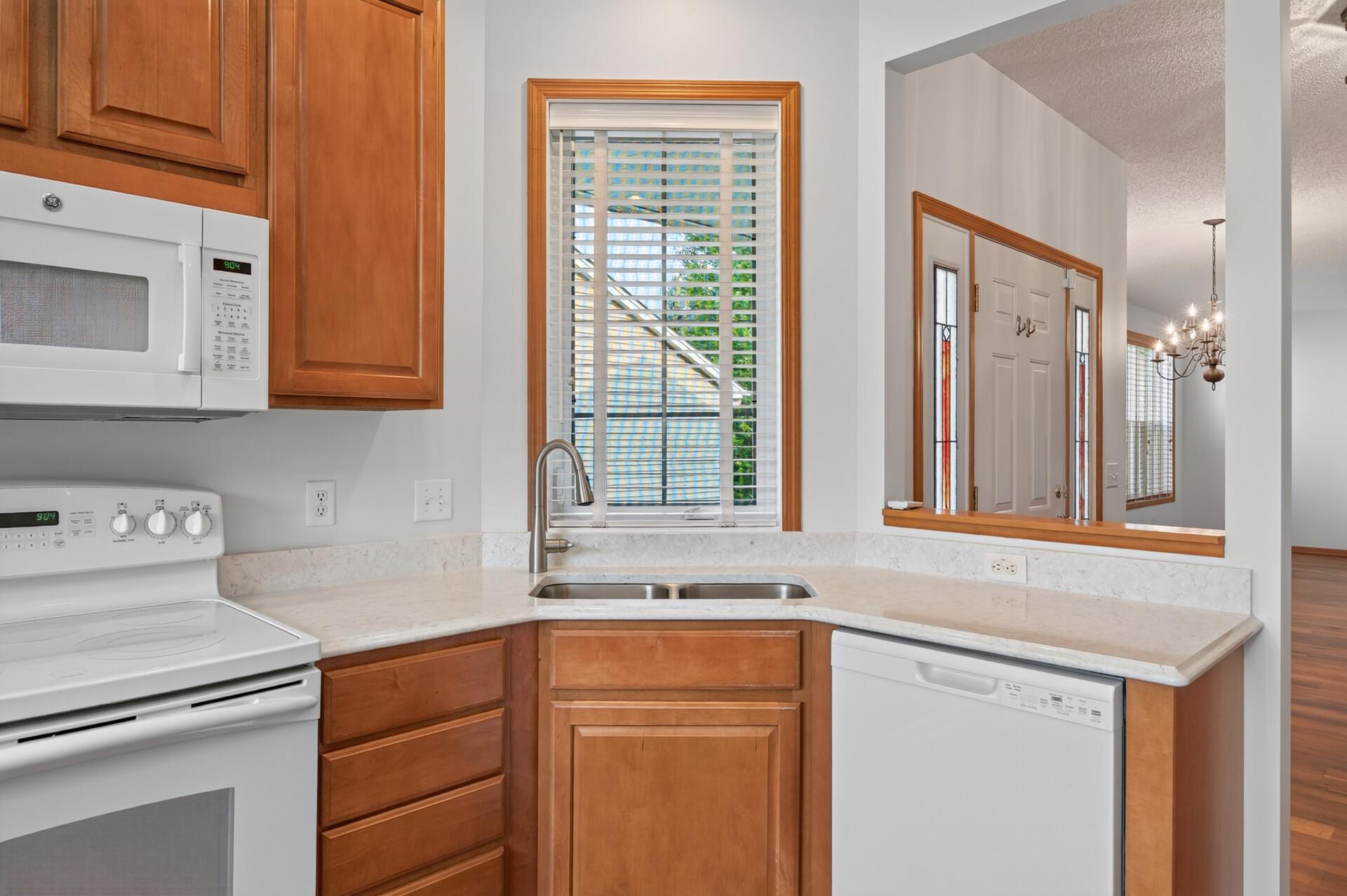 10986 Thone Road Property Photo 6