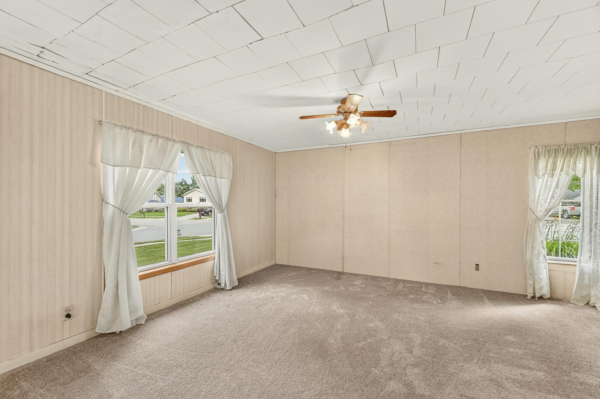 309 E Main Street Property Photo 15