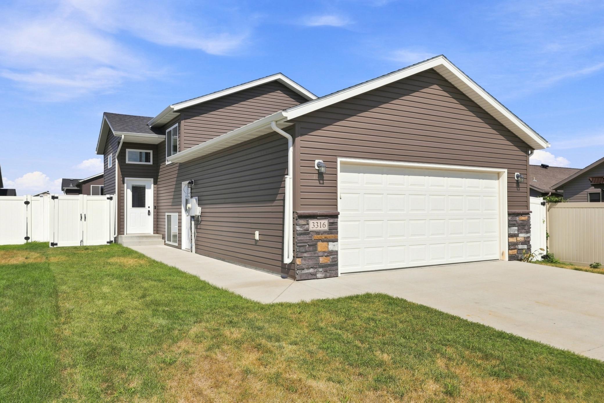 3316 Maple Leaf Loop S Property Photo 1