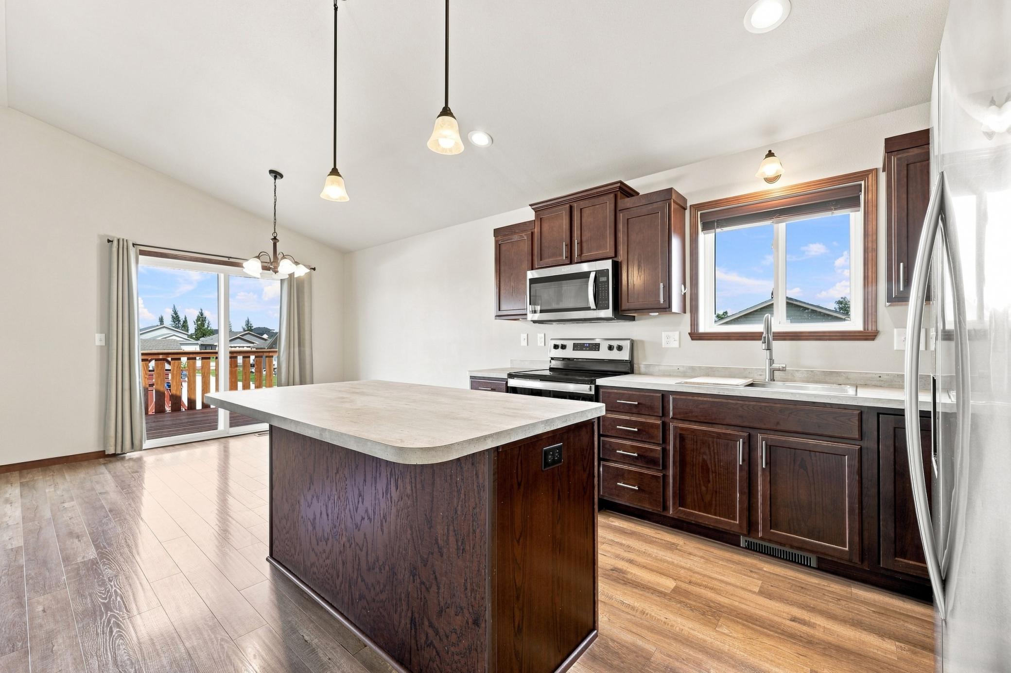 3316 Maple Leaf Loop S Property Photo 8