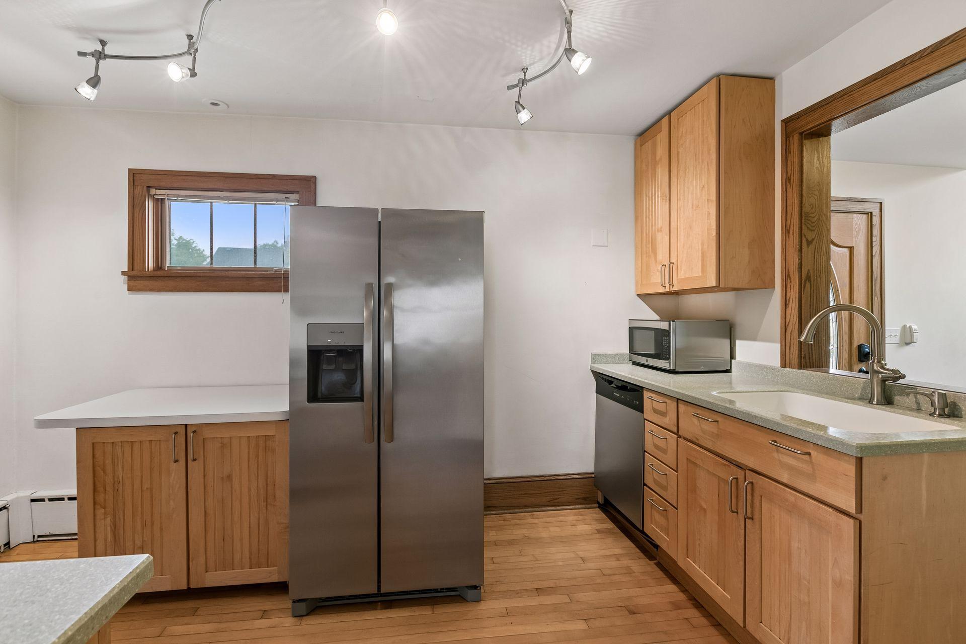 2043 Berkeley Avenue Property Photo 17