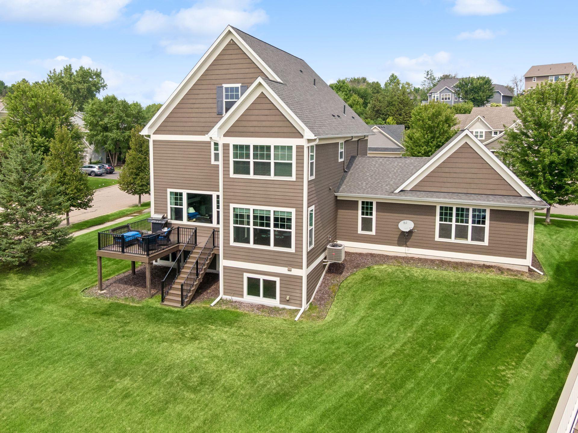 5465 Orchid Lane N Property Photo 3