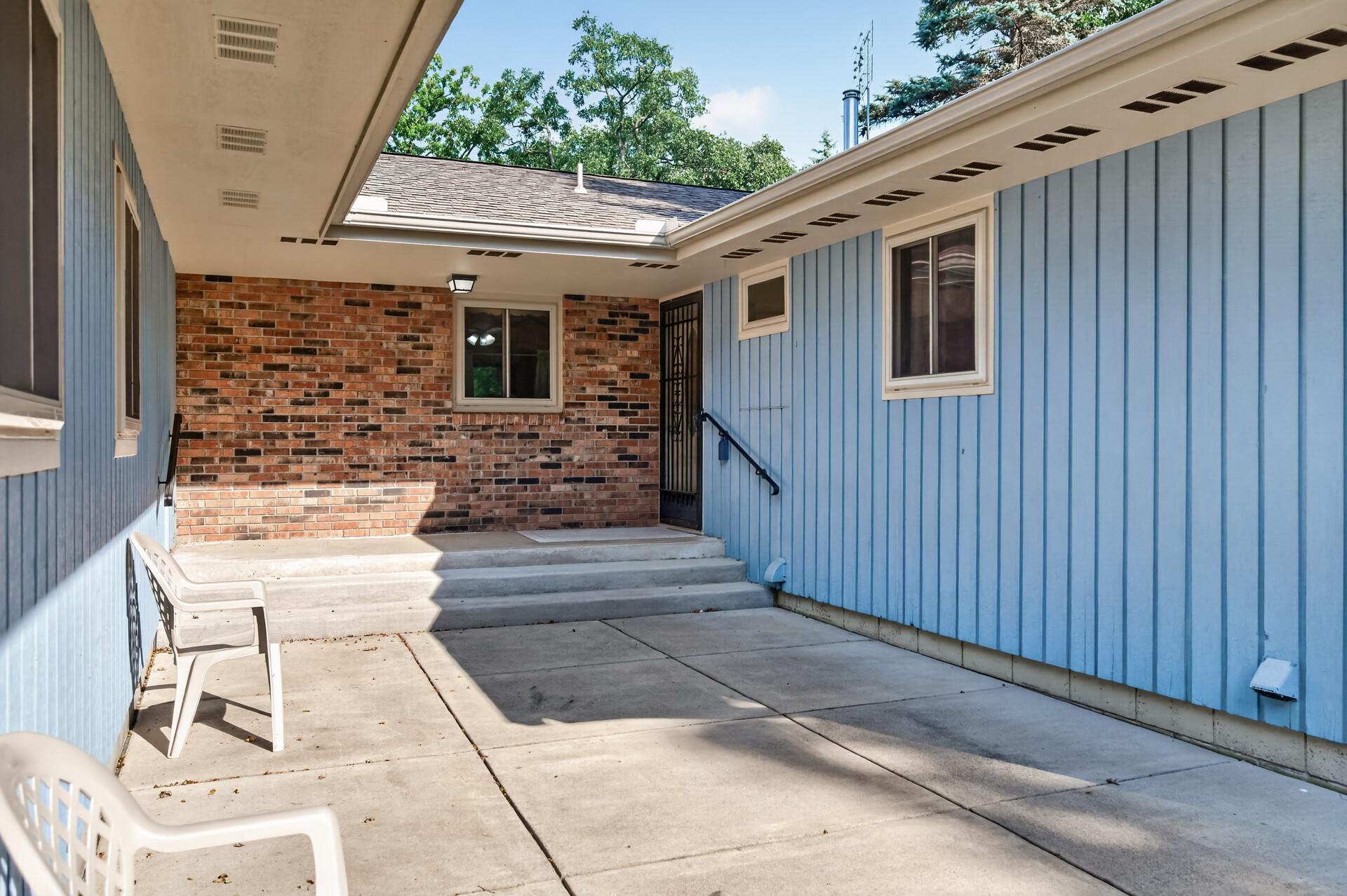 6033 Oak Circle Property Photo 2