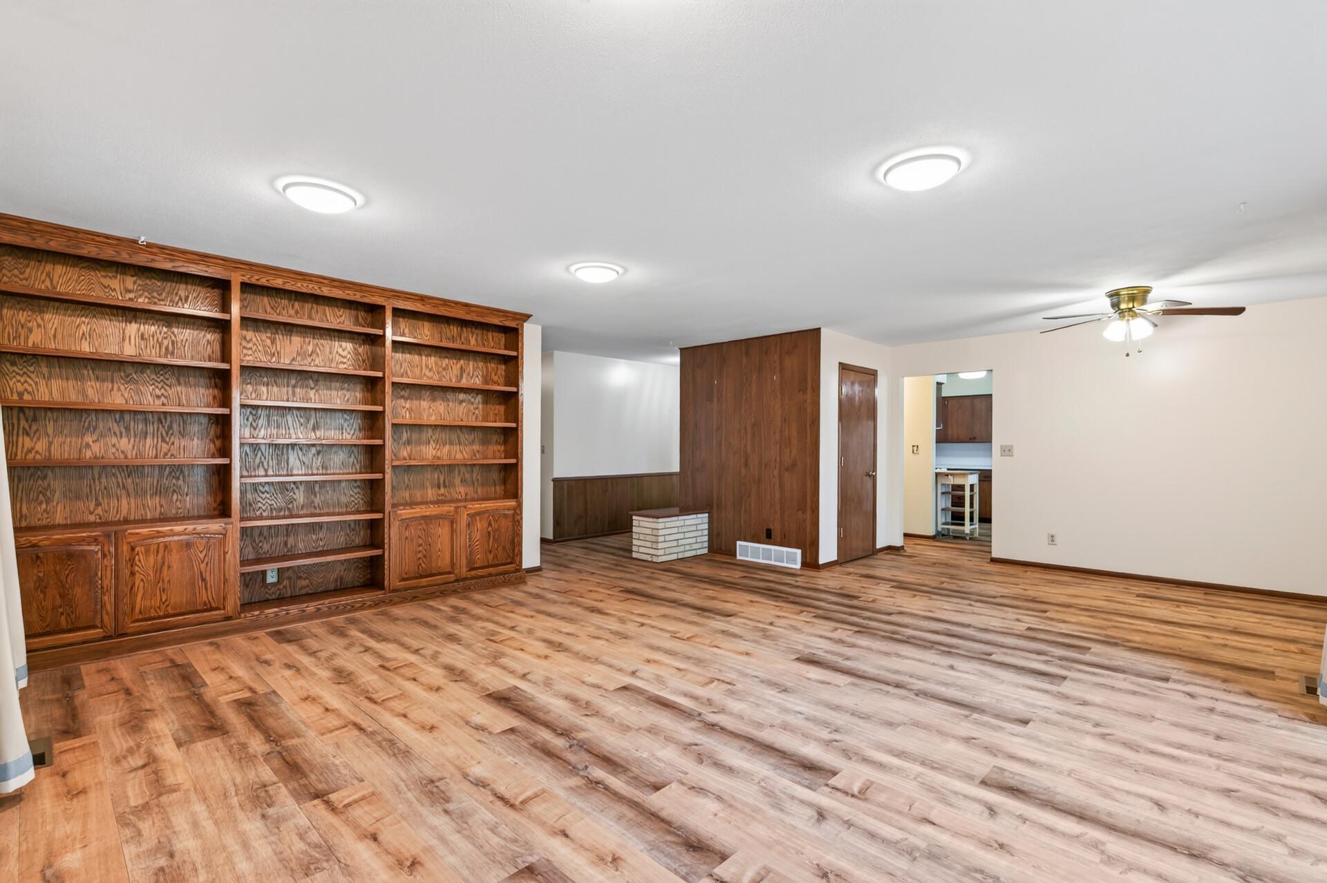6033 Oak Circle Property Photo 4