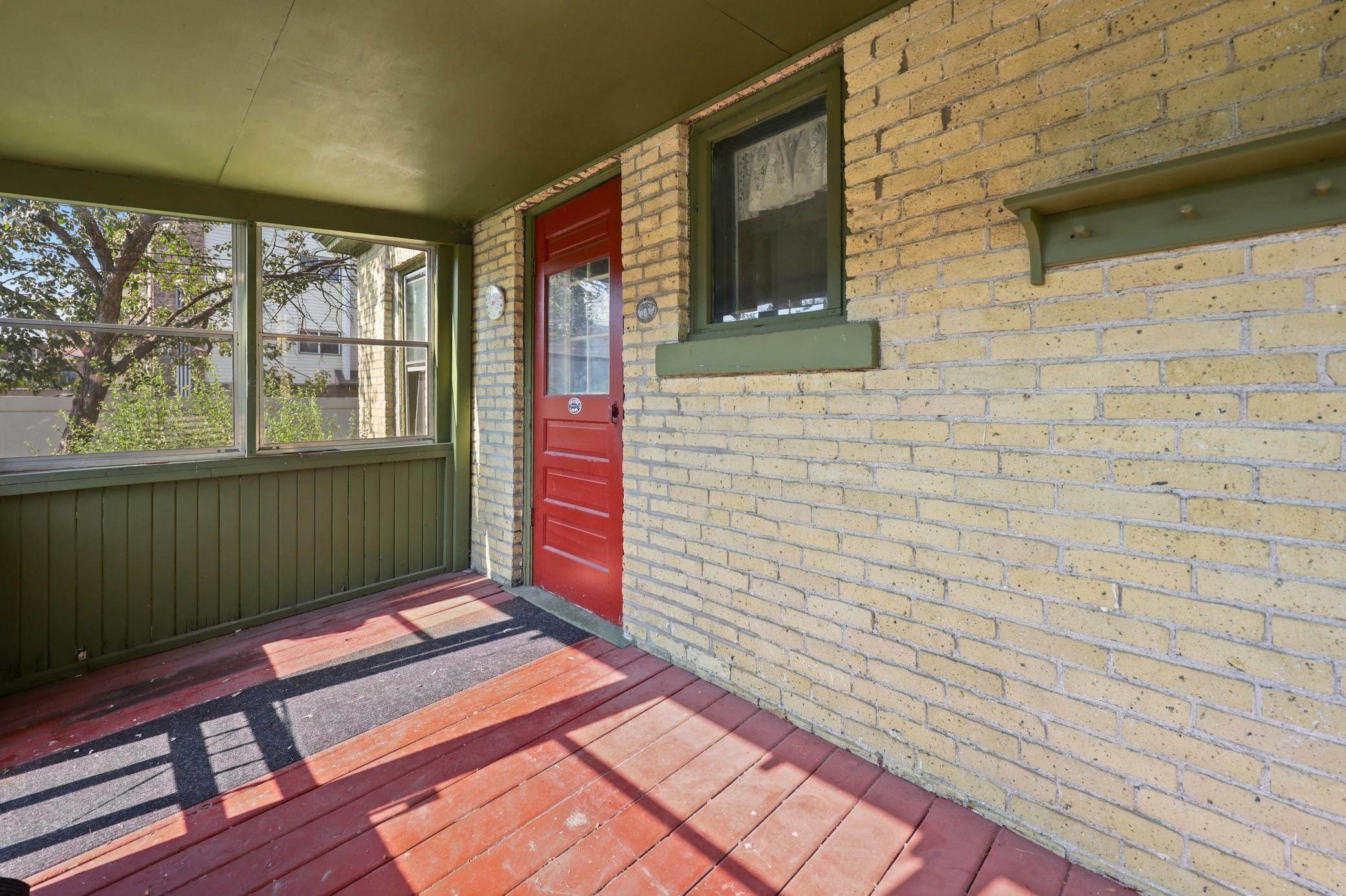 327 4th Avenue S Property Photo 18