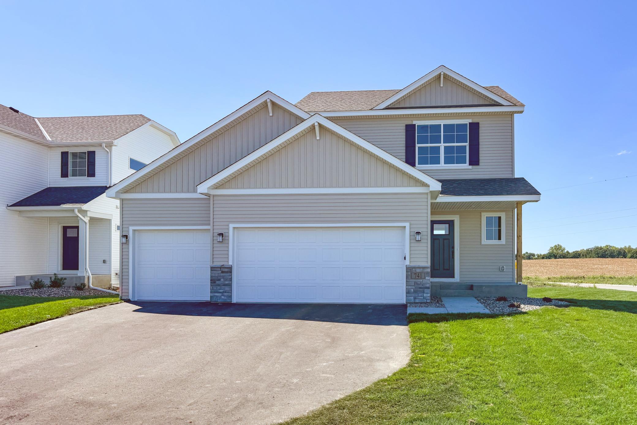 741 Greywood Boulevard Sw Property Photo 1