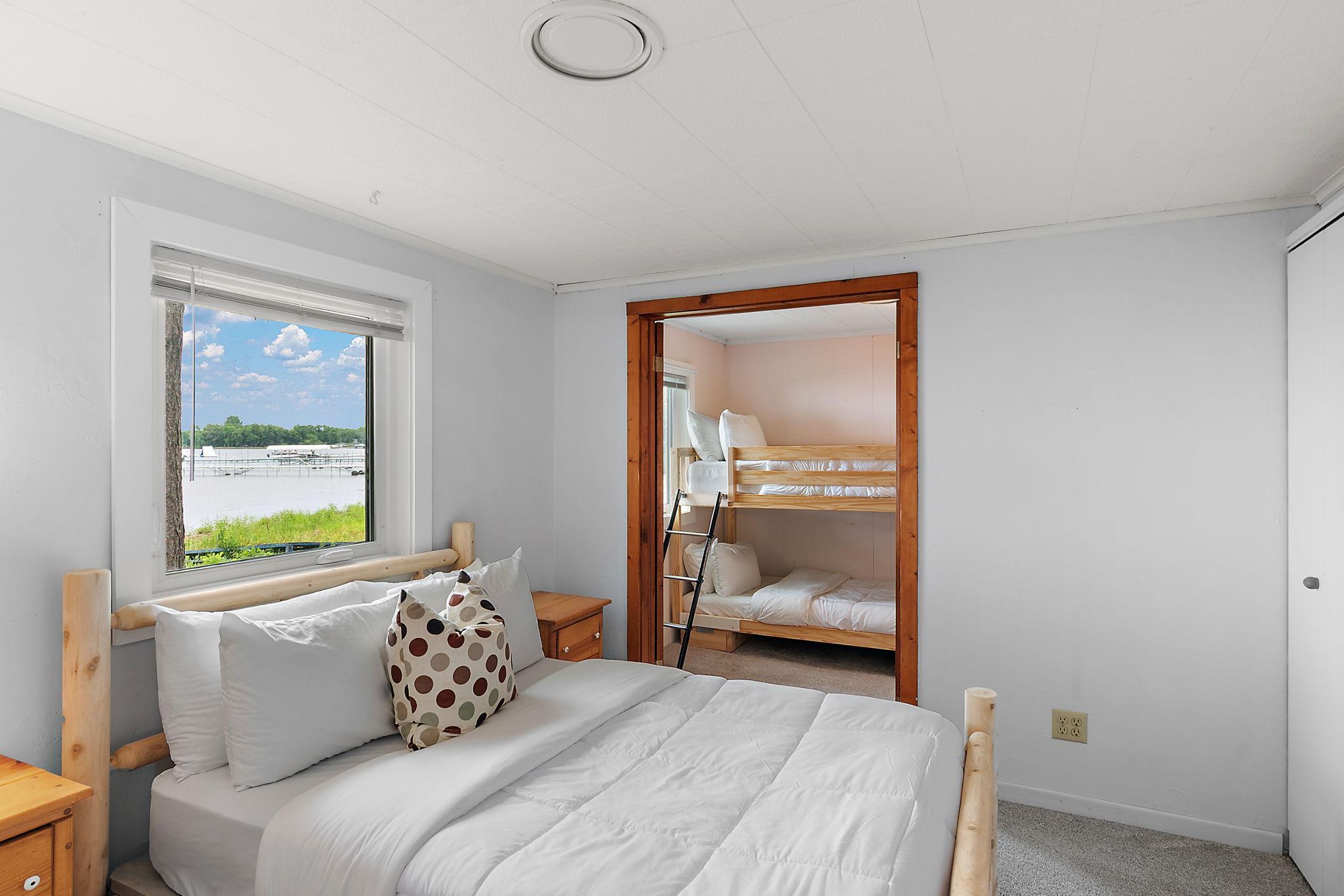 4228 Point Walk Property Photo 11