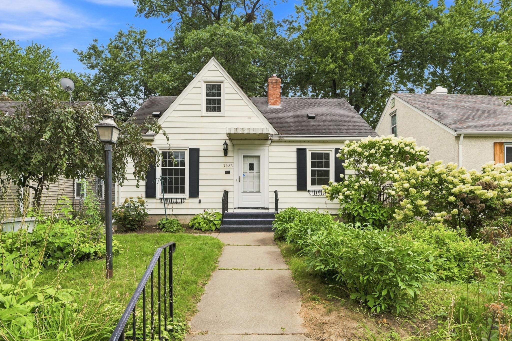 3326 Lincoln Street NE Property Photo 1