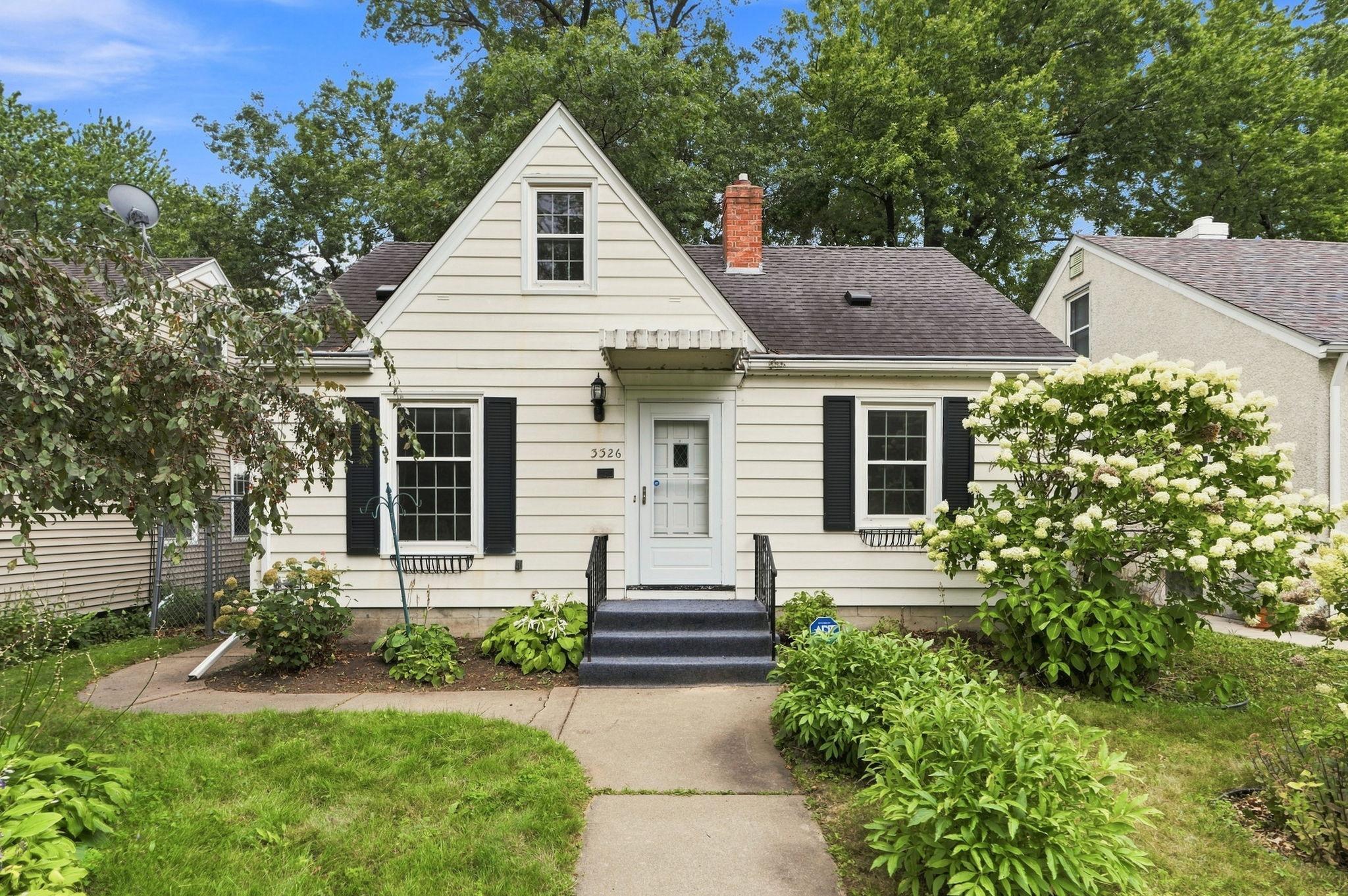 3326 Lincoln Street Ne Property Photo 2