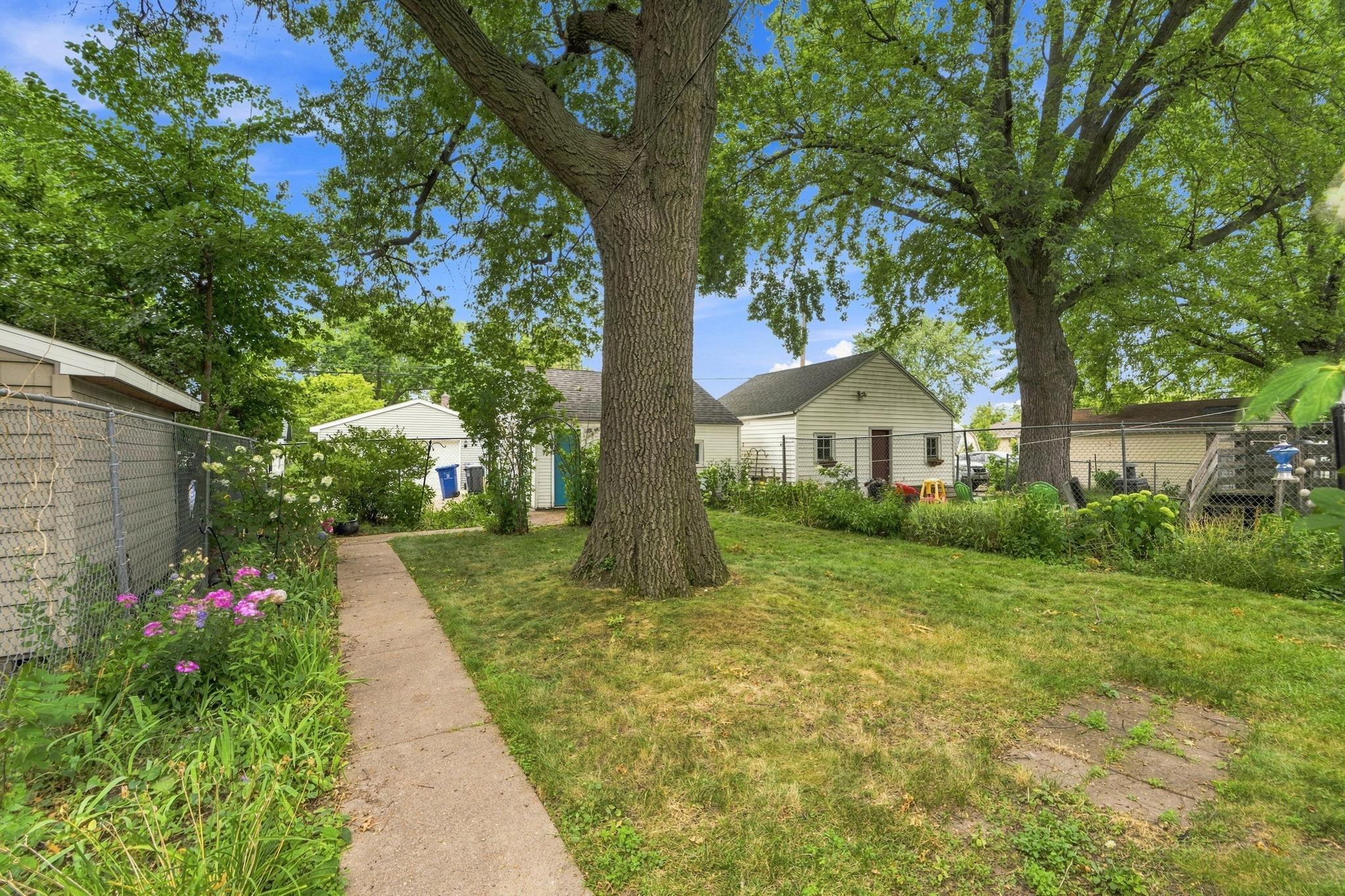 3326 Lincoln Street Ne Property Photo 5