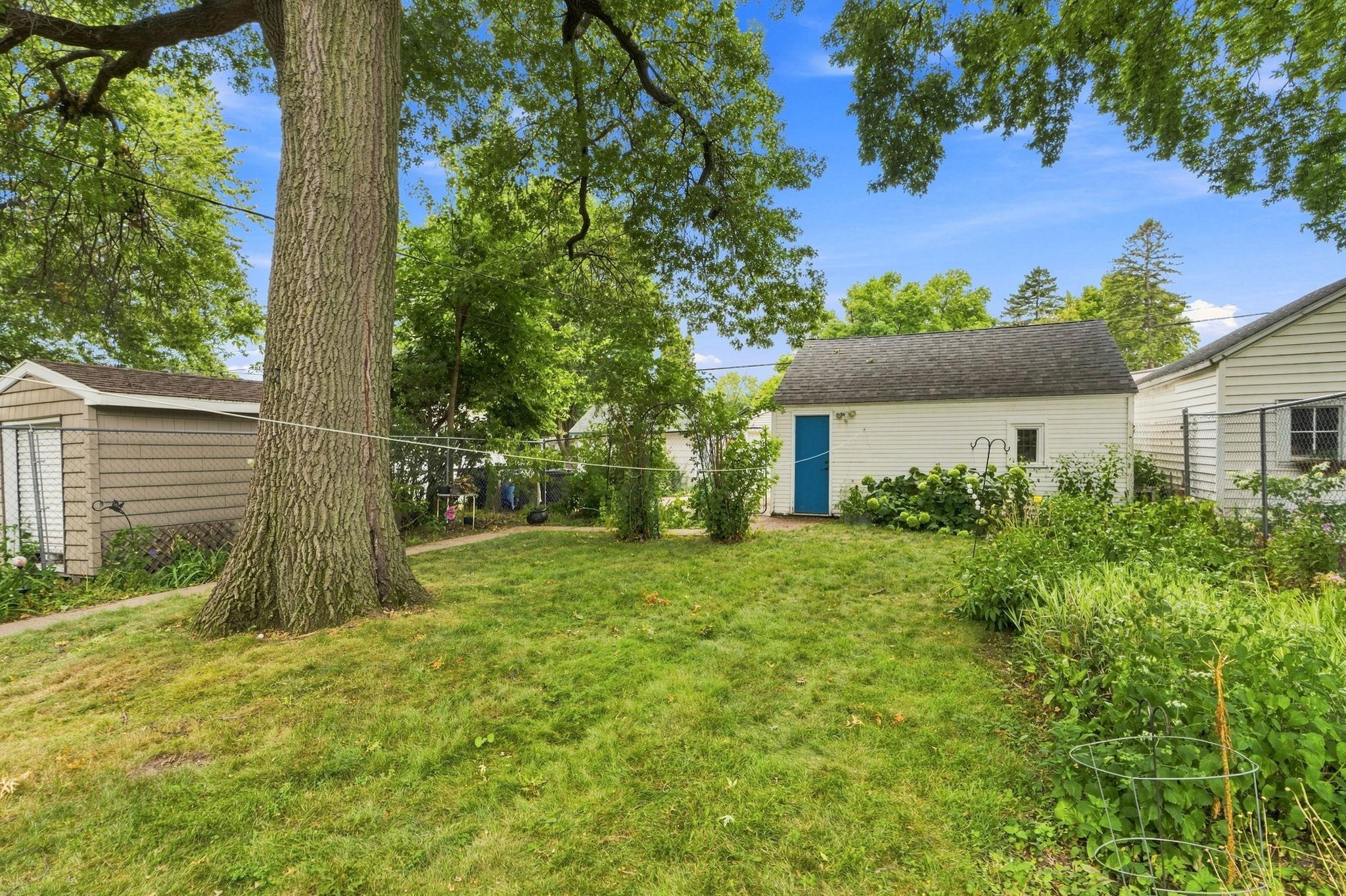 3326 Lincoln Street Ne Property Photo 6