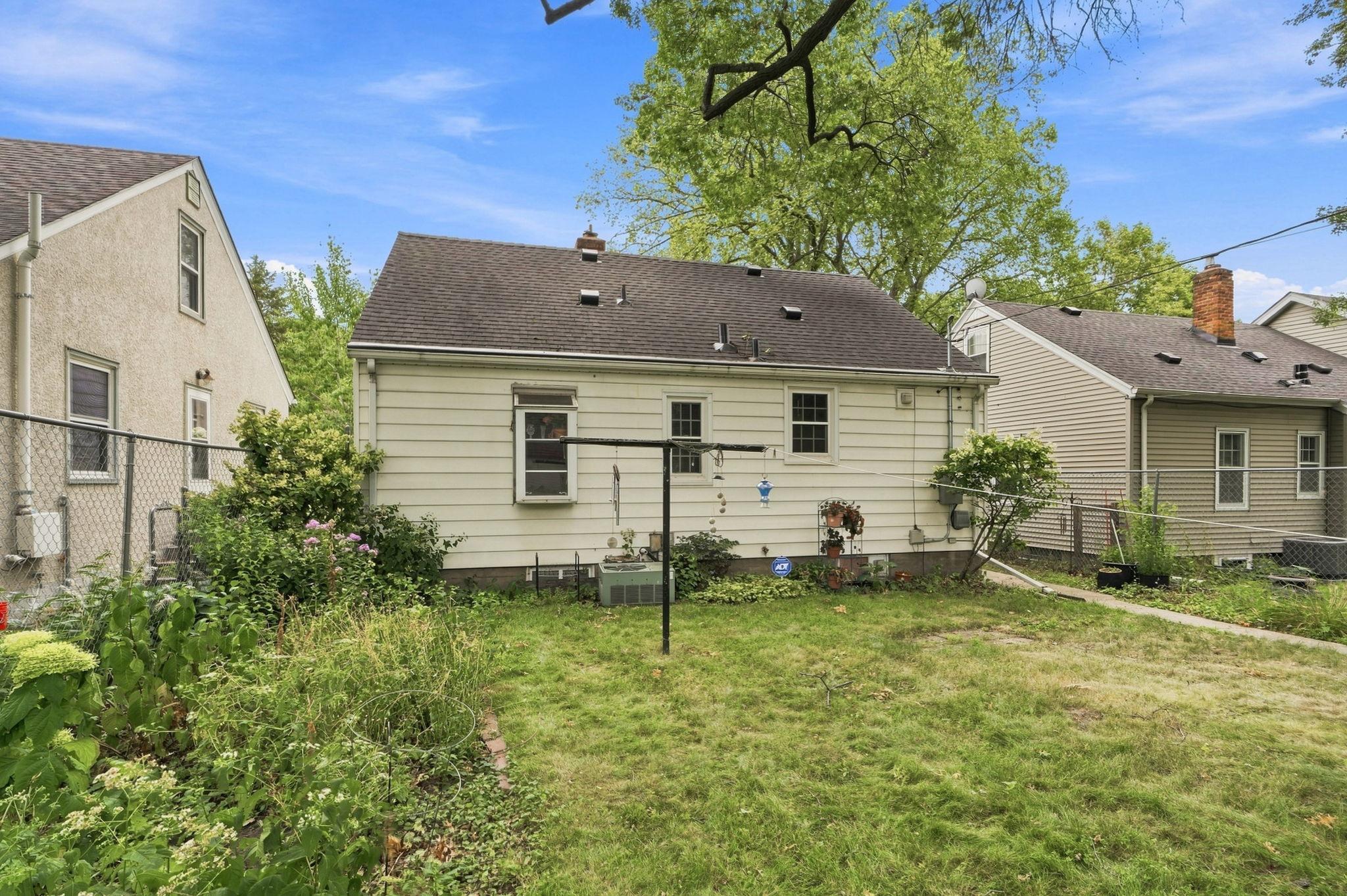 3326 Lincoln Street Ne Property Photo 7