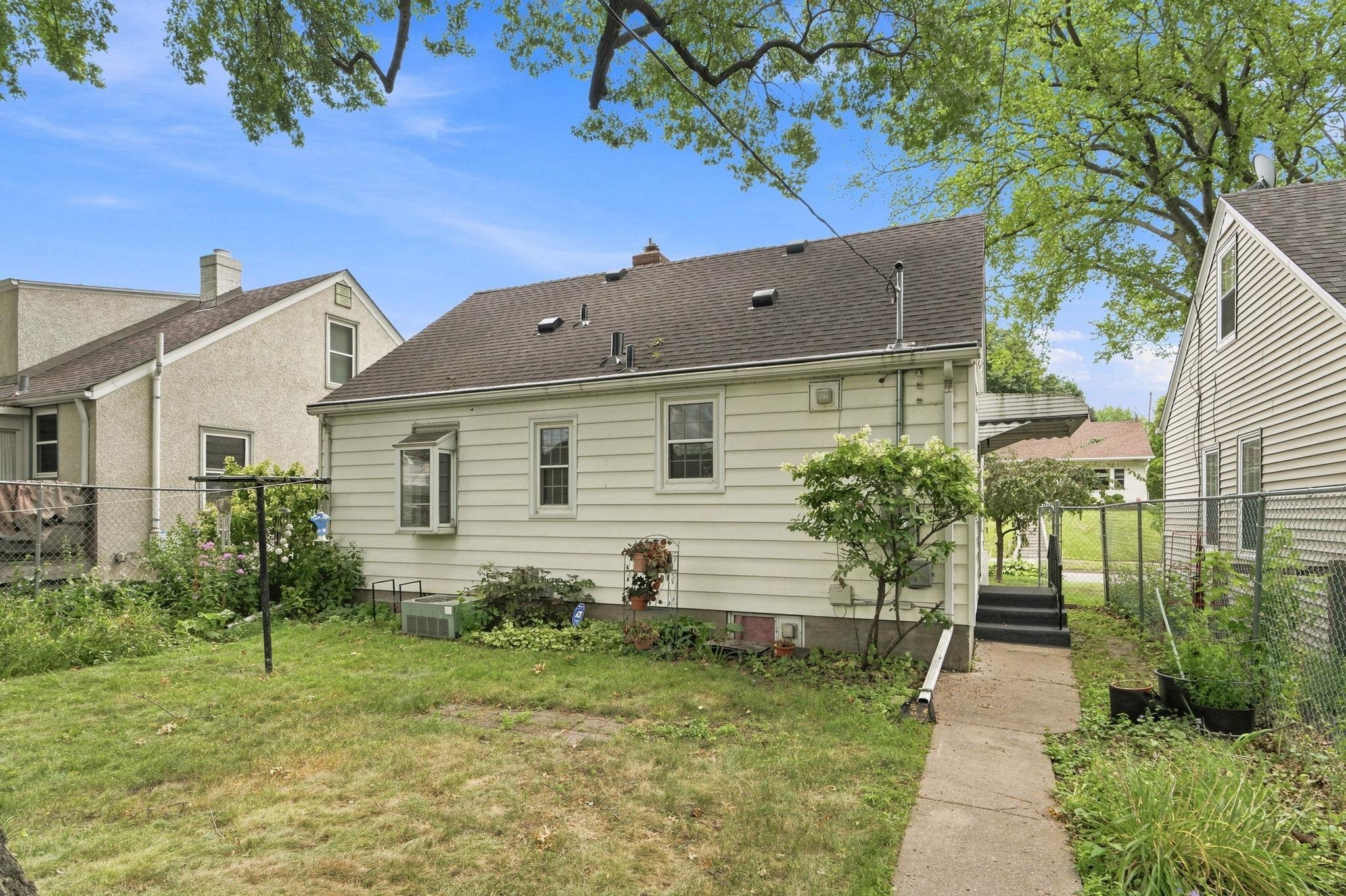 3326 Lincoln Street Ne Property Photo 8