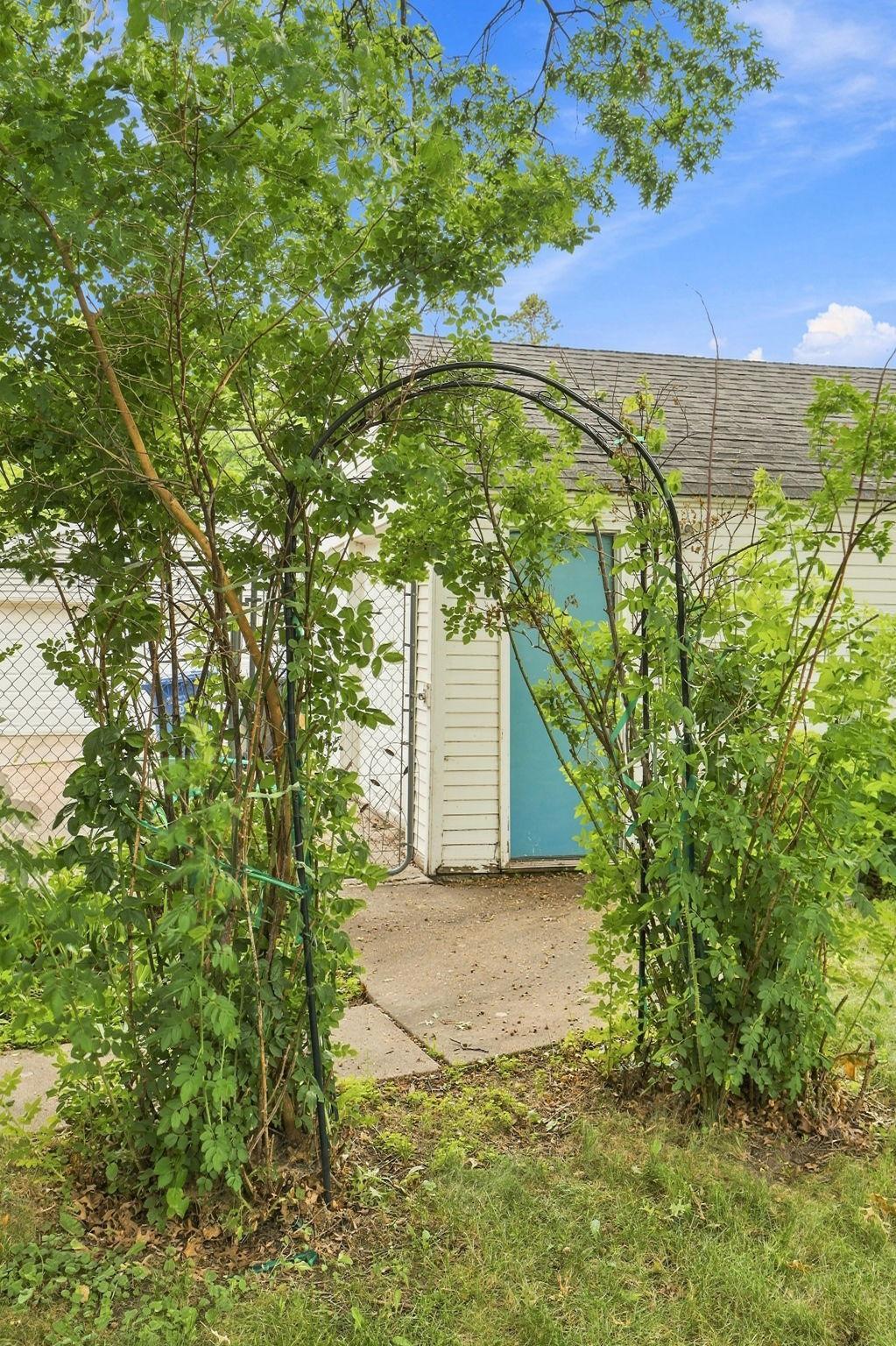3326 Lincoln Street Ne Property Photo 9