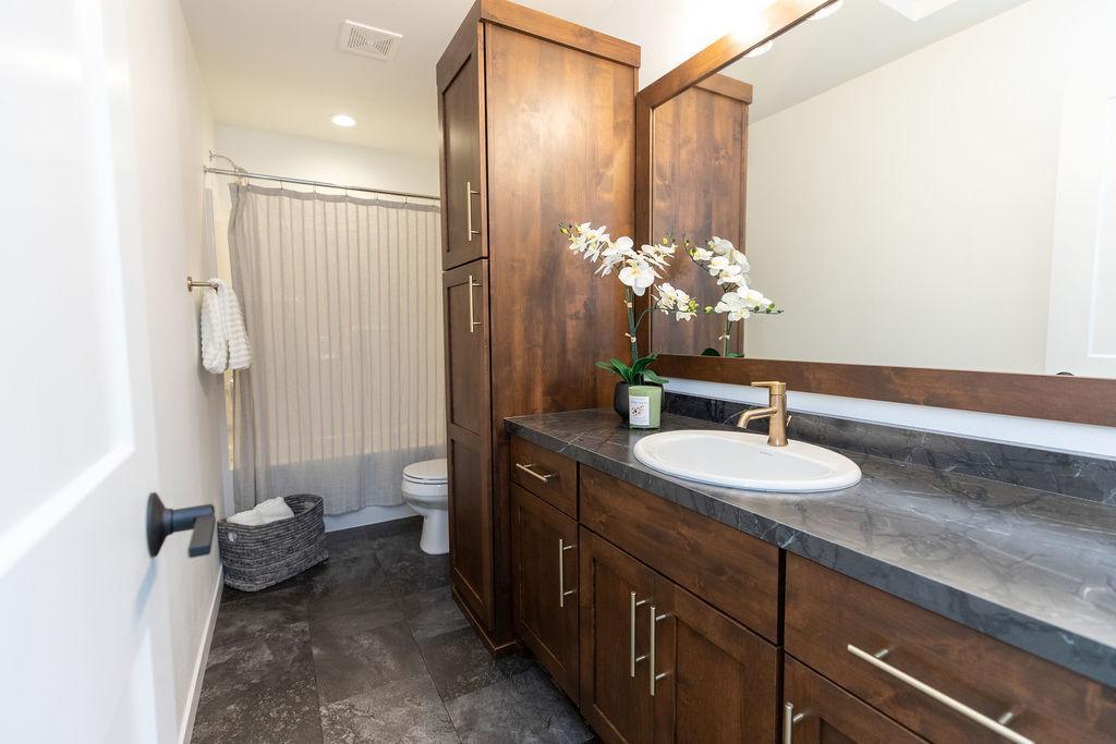 6814 Selkirk Drive S Property Photo 13