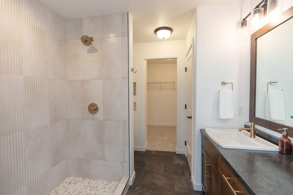 6814 Selkirk Drive S Property Photo 14