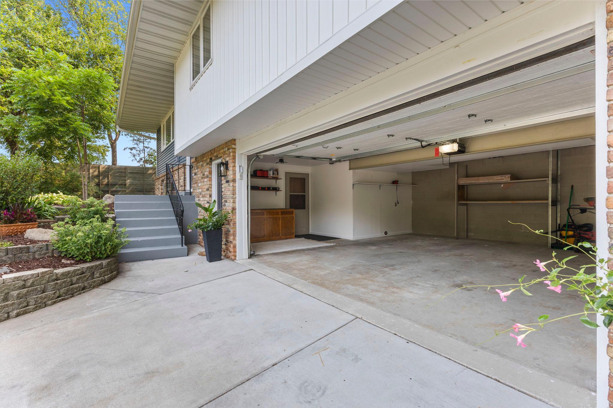 5375 Matterhorn Drive Ne Property Photo 5