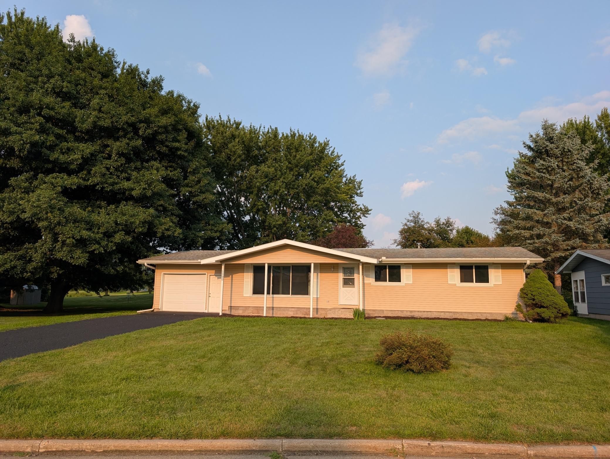 1390 6th Avenue Property Photo 1