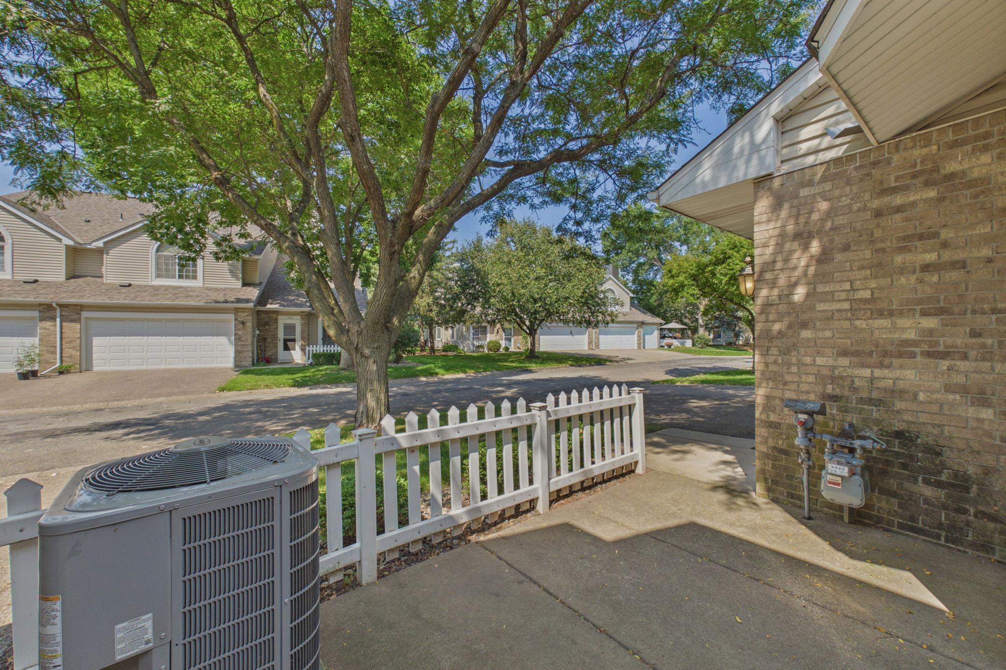 1744 Maple Court Property Photo 3