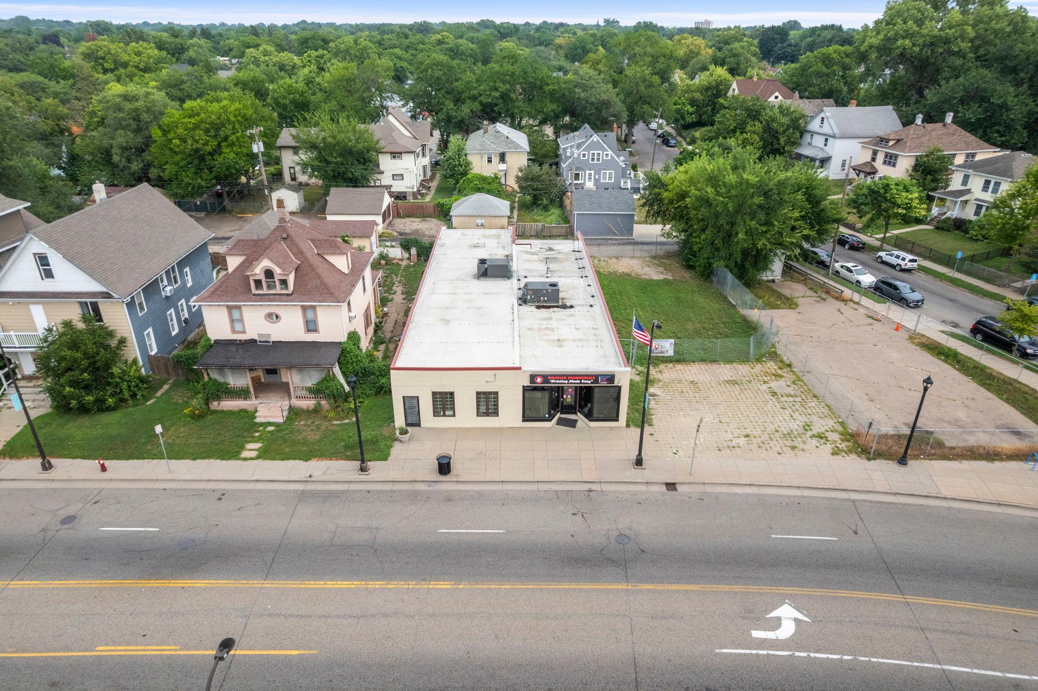 2038 W Broadway Avenue Property Photo 8