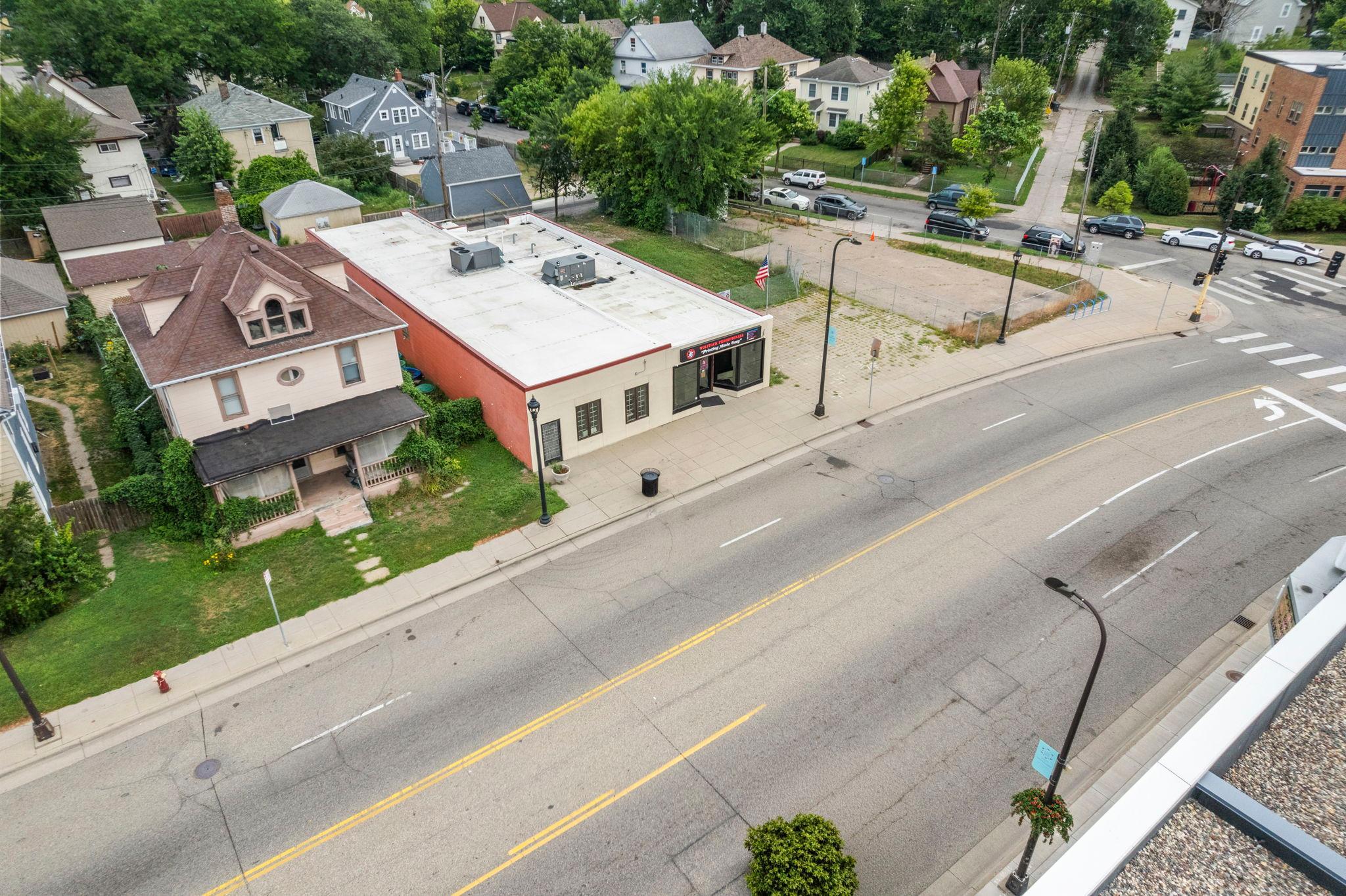 2038 W Broadway Avenue Property Photo 10