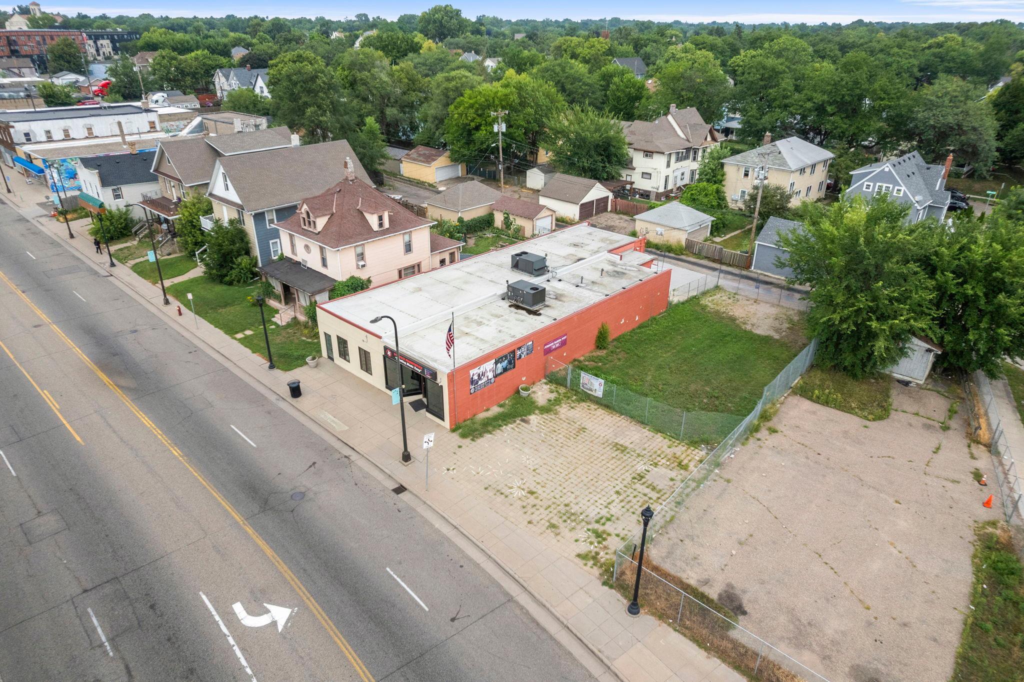 2038 W Broadway Avenue Property Photo 11