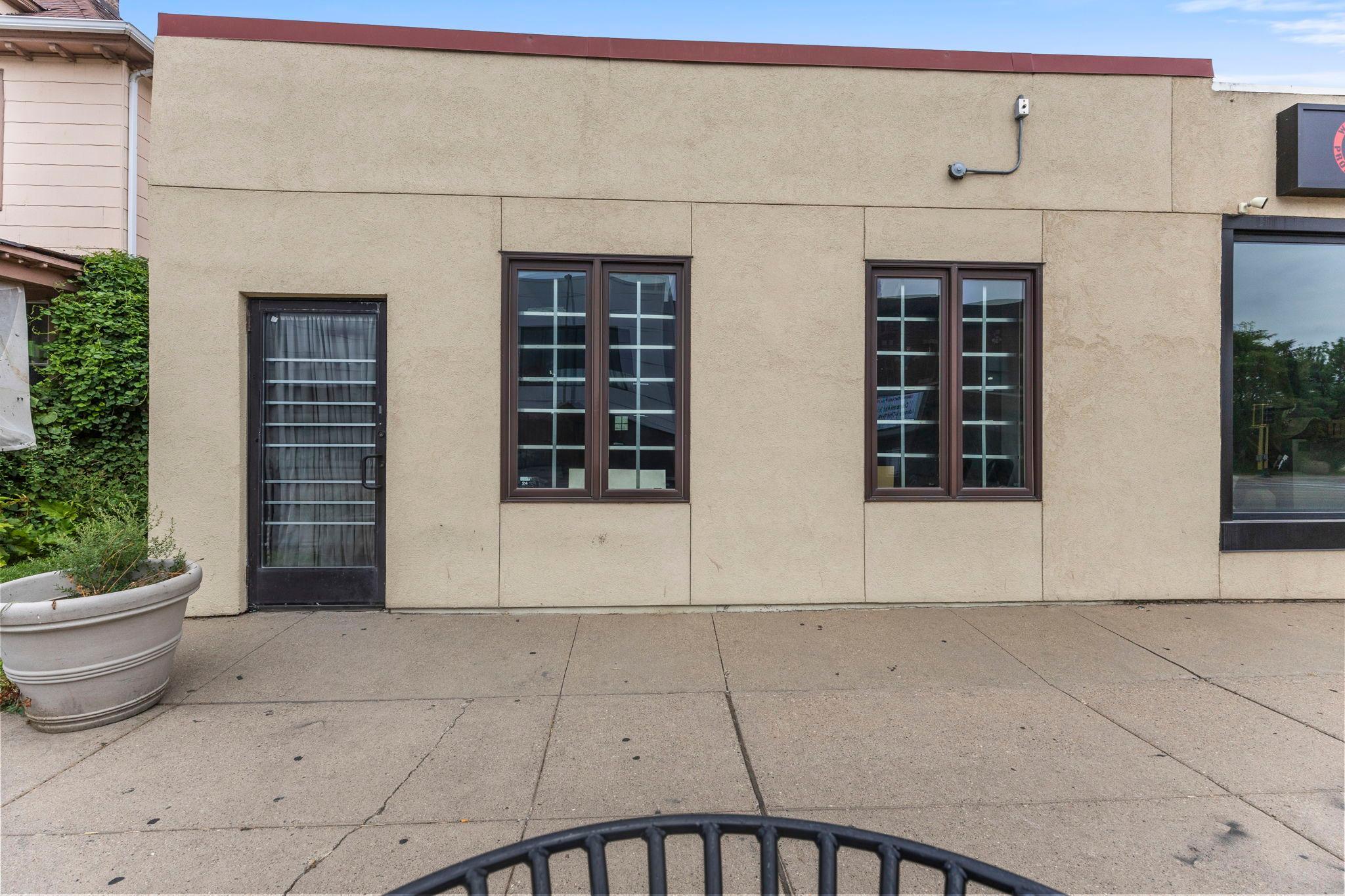 2038 W Broadway Avenue Property Photo 16