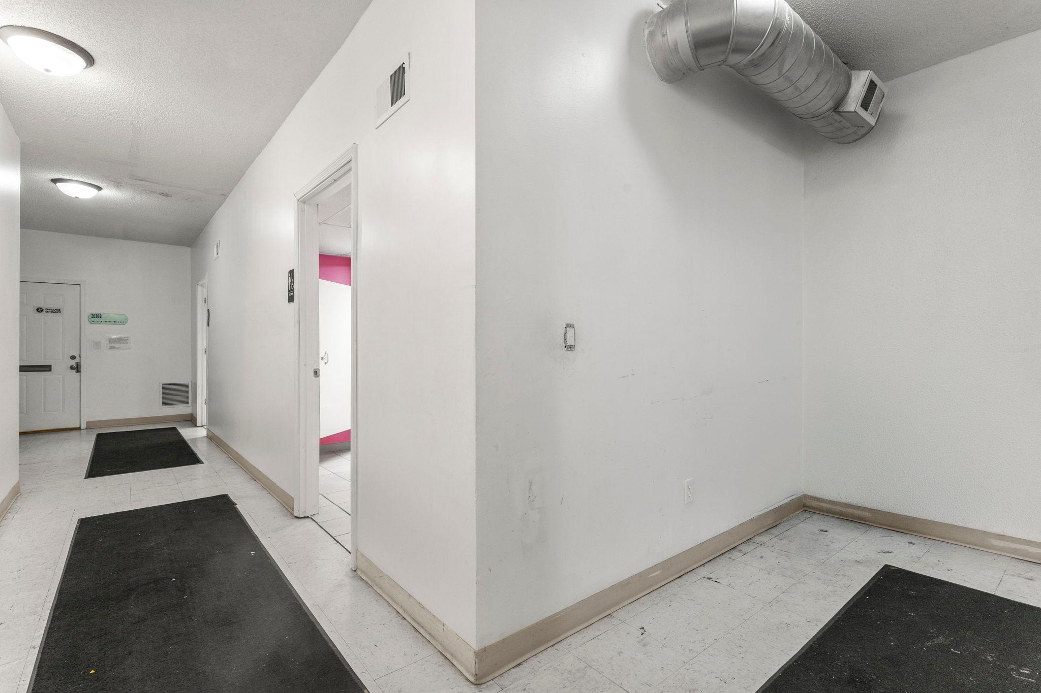 2038 W Broadway Avenue Property Photo 18