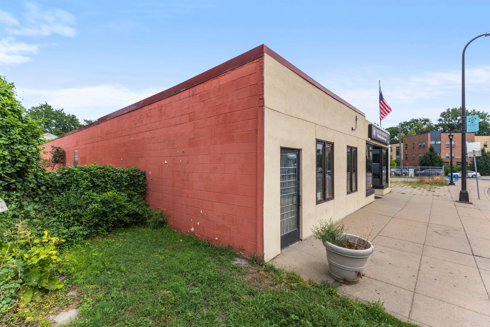 2038 W Broadway Avenue Property Photo 38