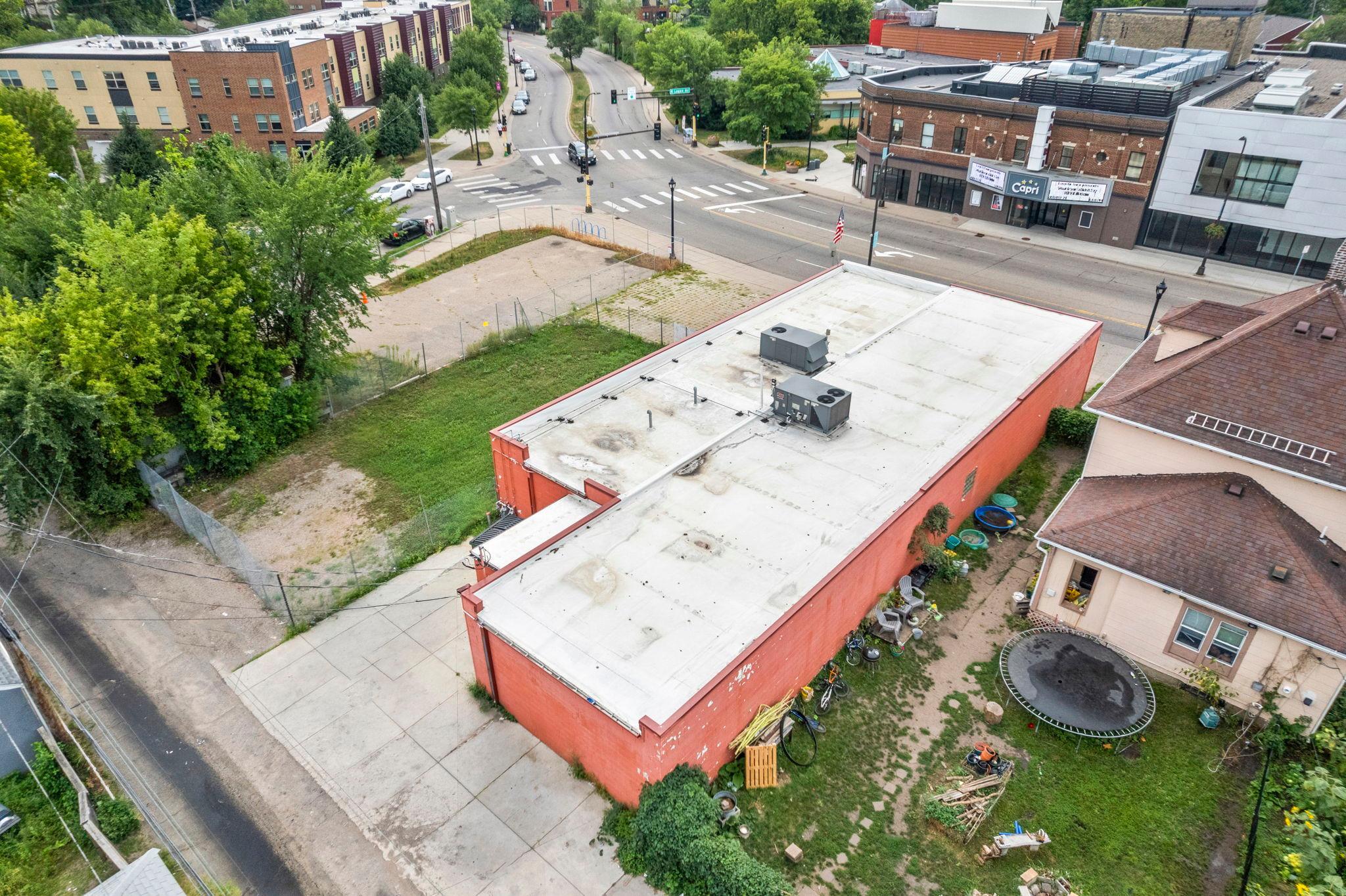 2038 W Broadway Avenue Property Photo 43