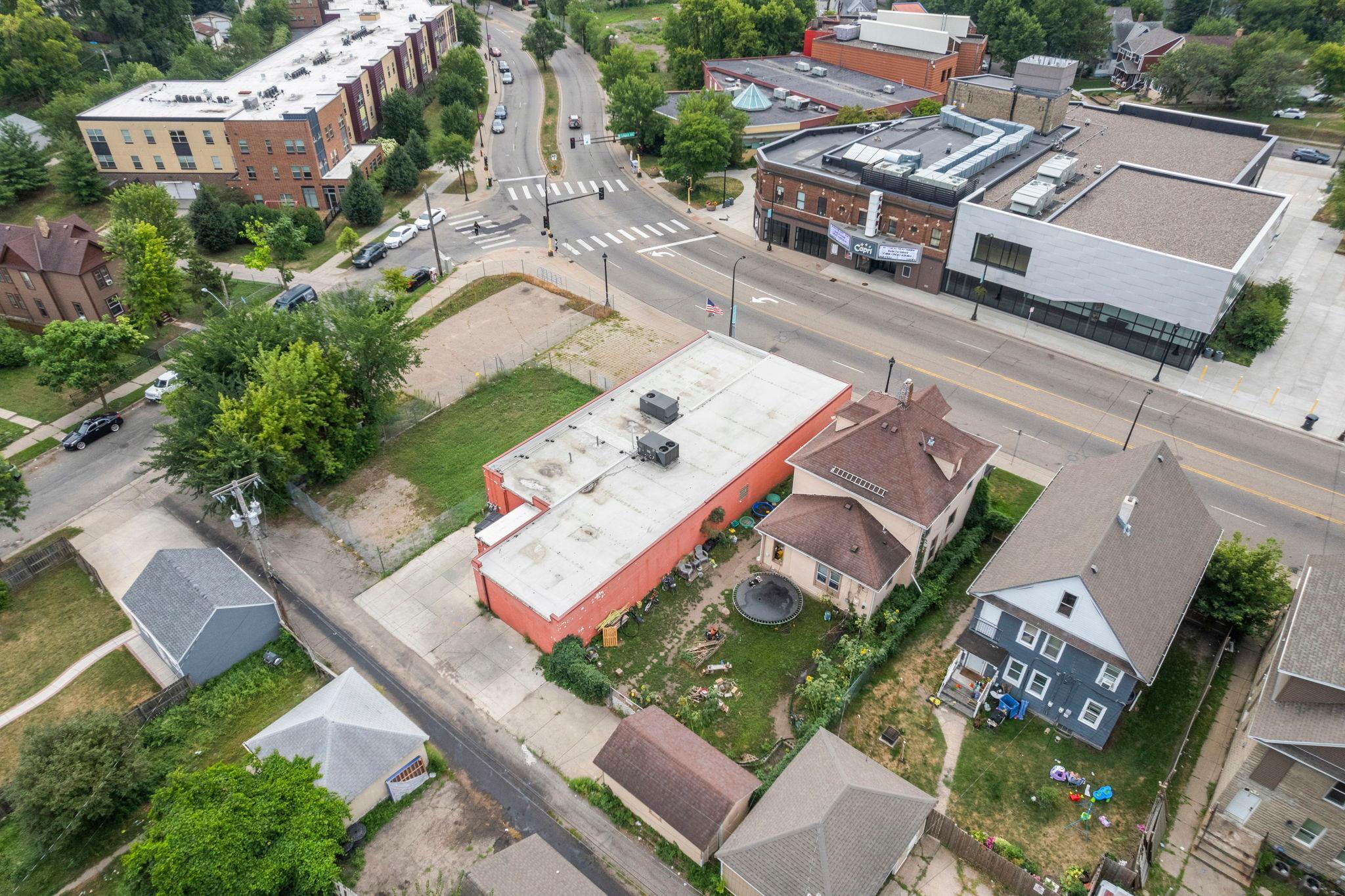 2038 W Broadway Avenue Property Photo 49
