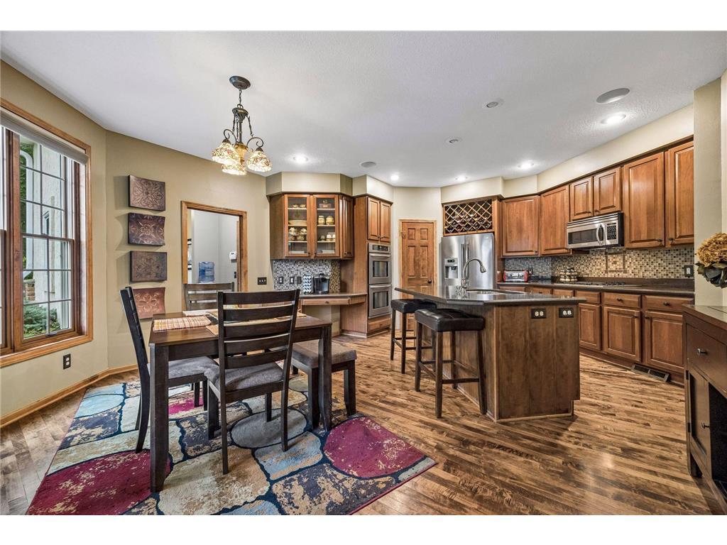 18464 Farmstead Circle Property Photo 3