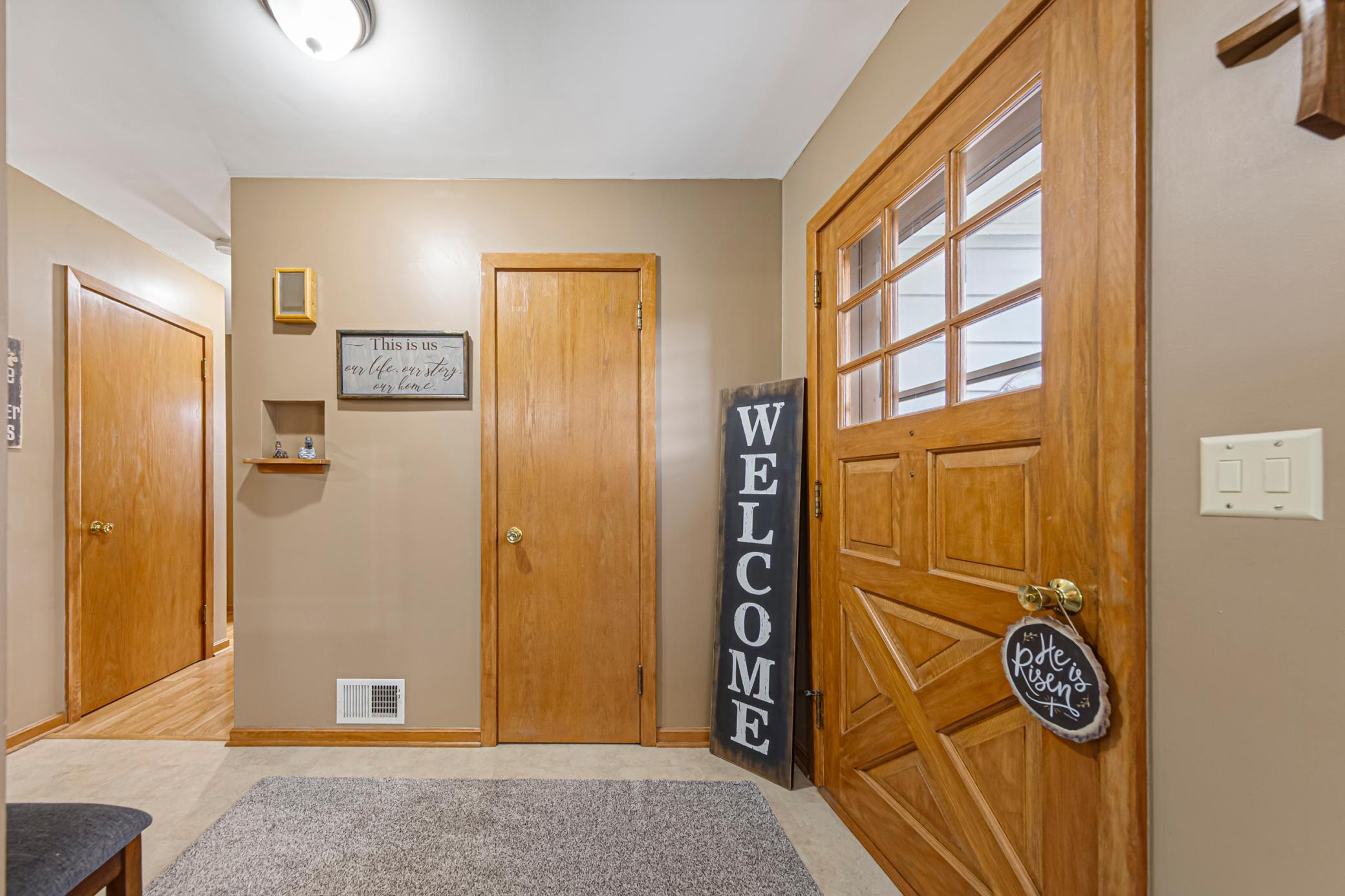 302 W Douglas Street Property Photo 4