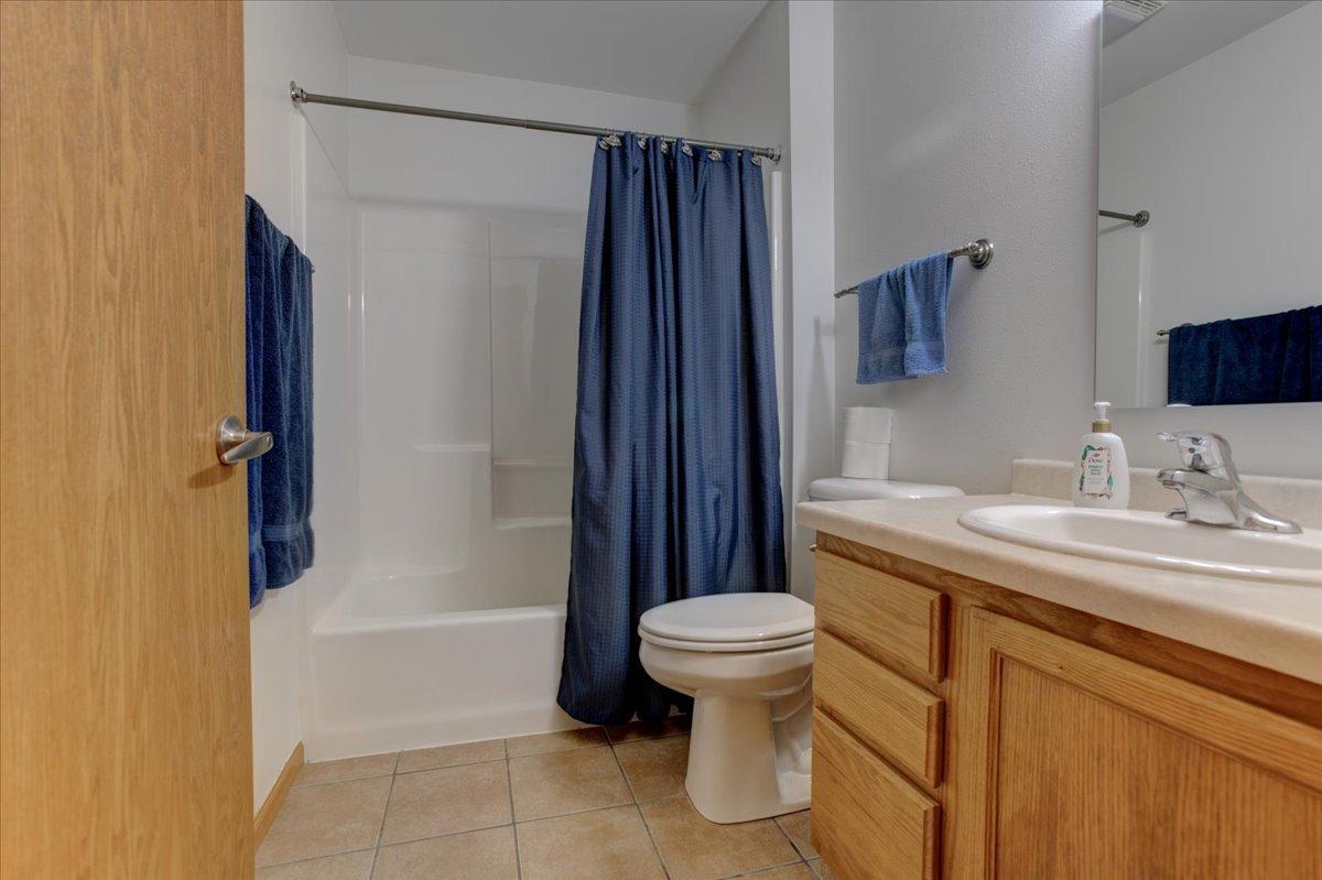1038 Syme Avenue C Property Photo 3