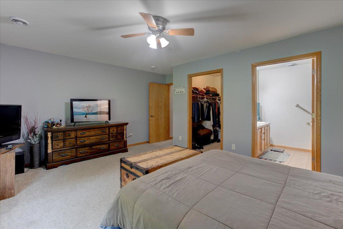 1038 Syme Avenue C Property Photo 17