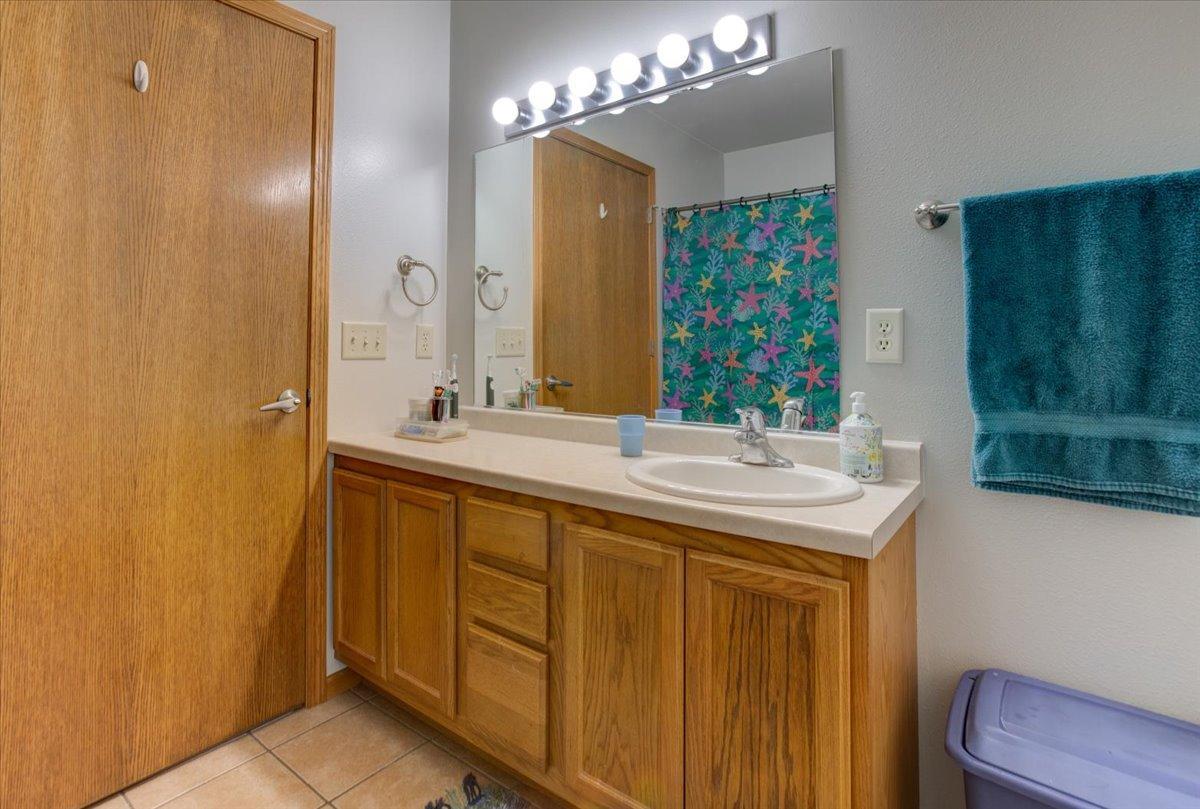 1038 Syme Avenue C Property Photo 19