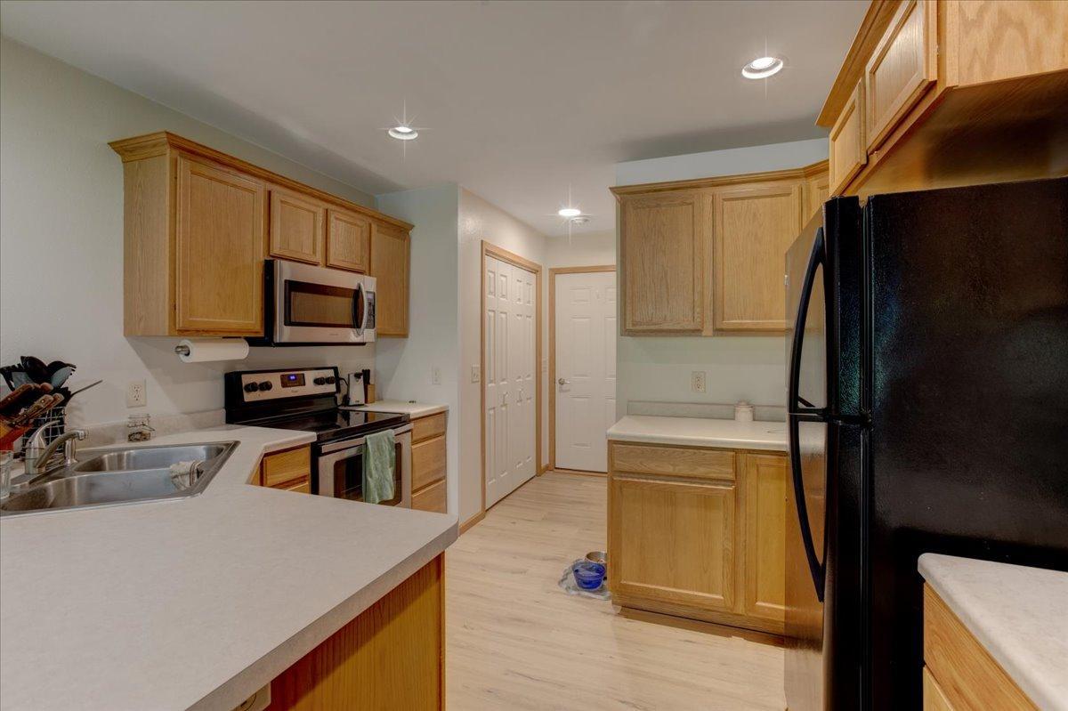 1038 Syme Avenue C Property Photo 25