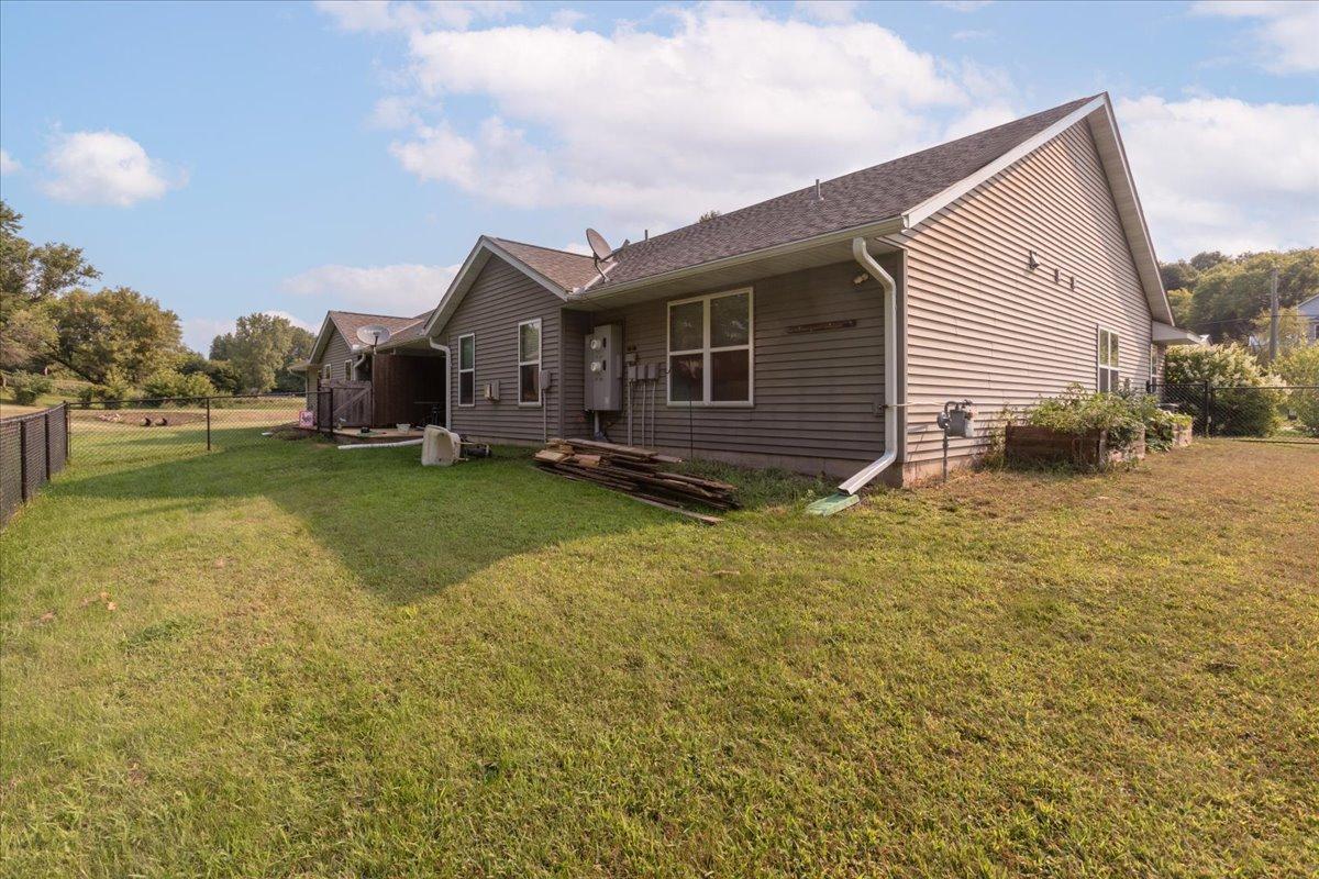 1038 Syme Avenue C Property Photo 28