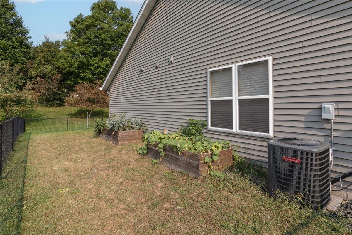 1038 Syme Avenue C Property Photo 29