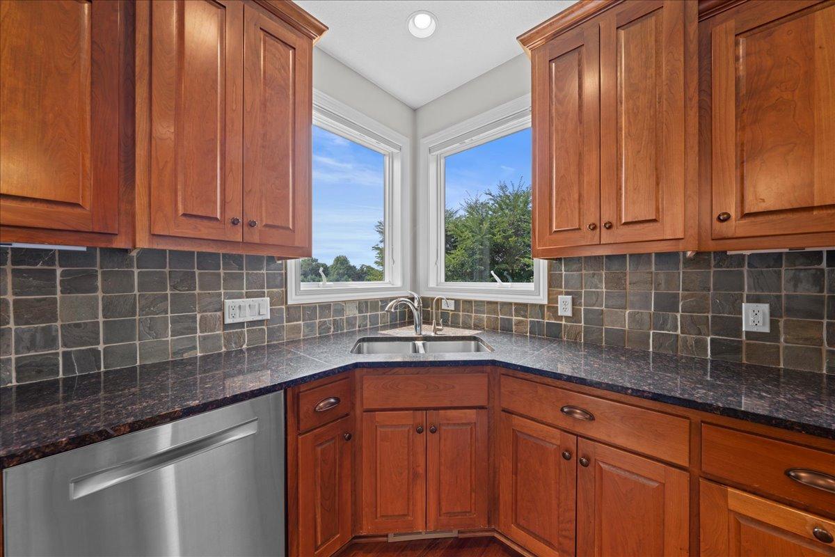 10614 Maple Boulevard Property Photo 12