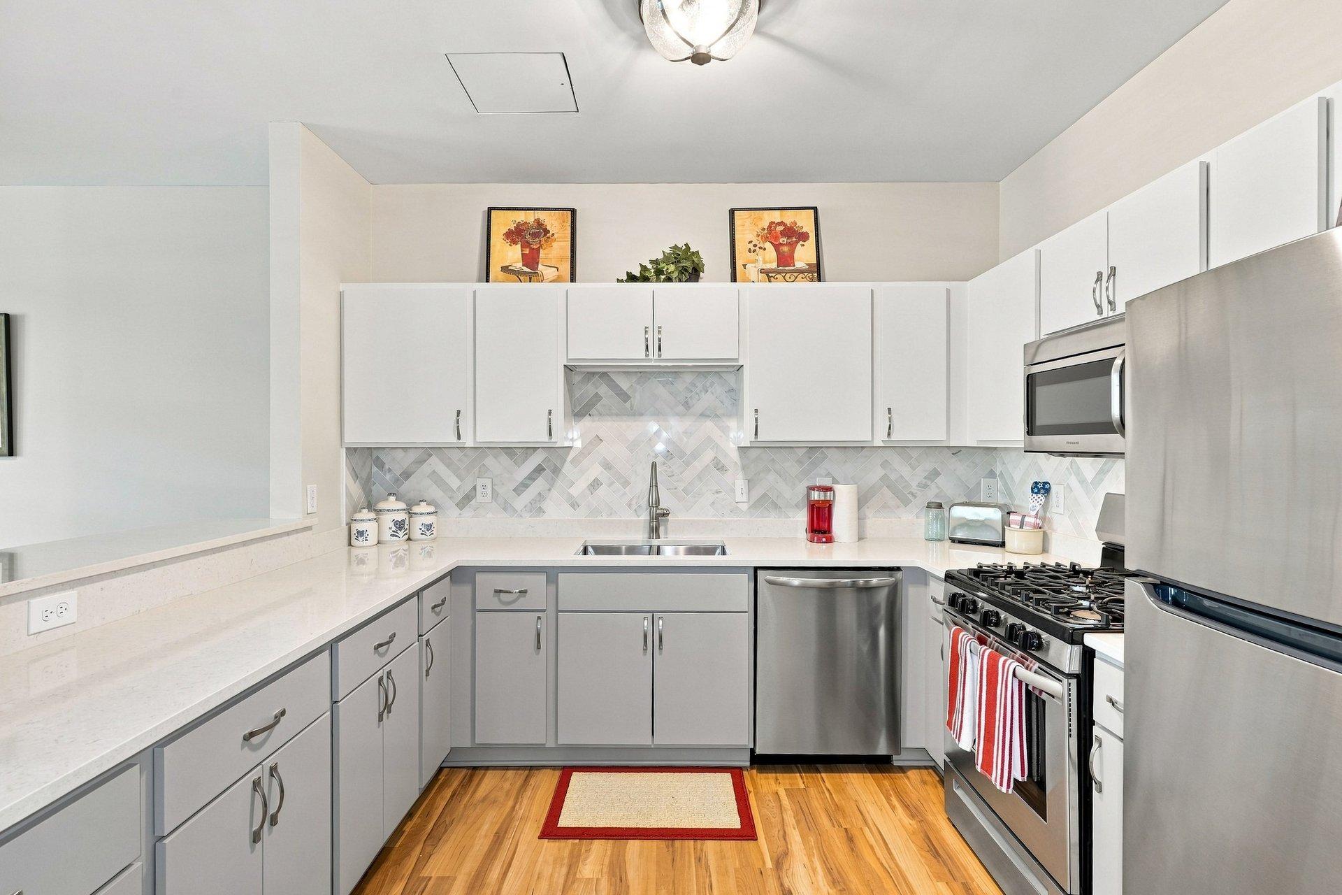2803 E 38th Street 305 Property Photo 1