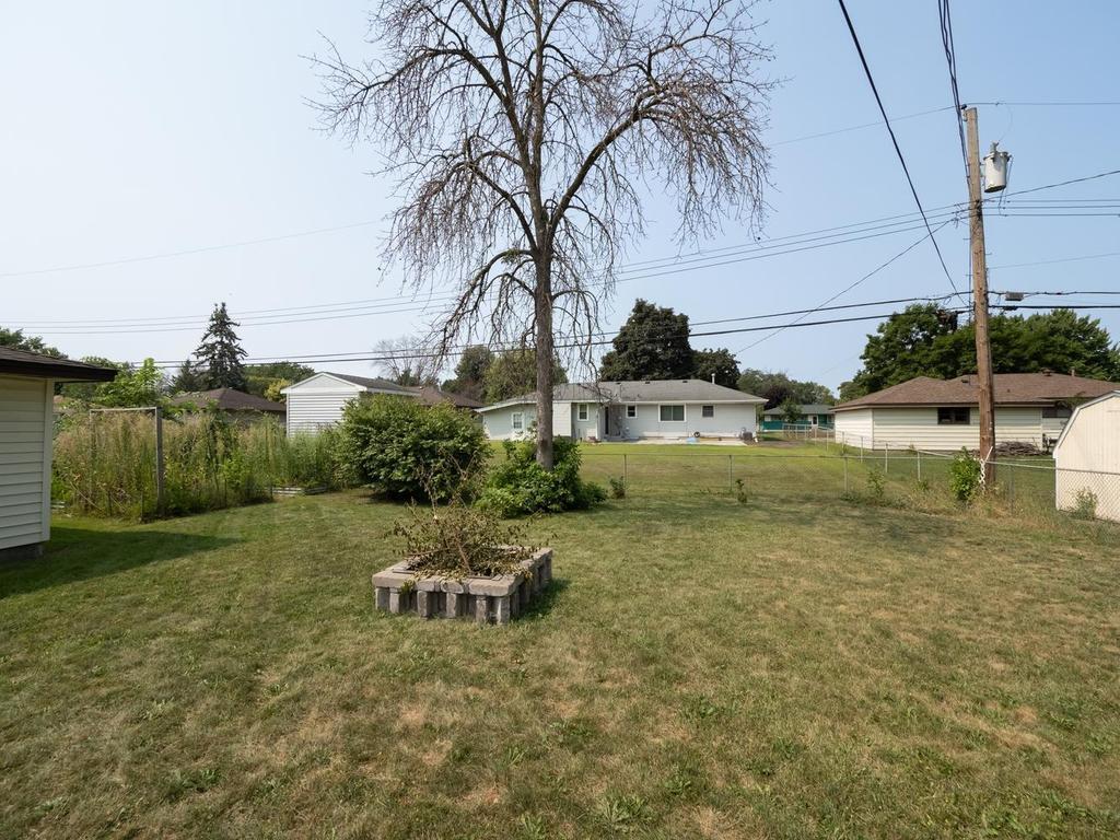 6231 Quail Avenue N Property Photo 6