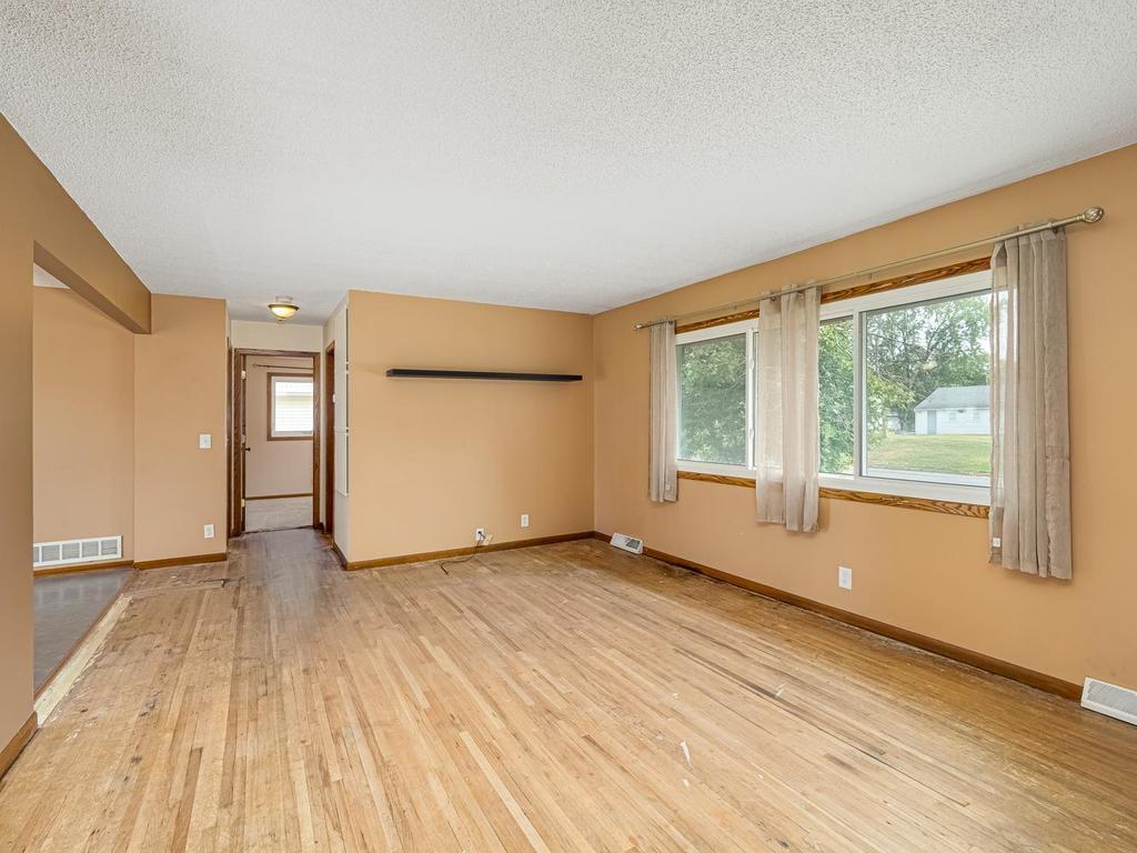 6231 Quail Avenue N Property Photo 10
